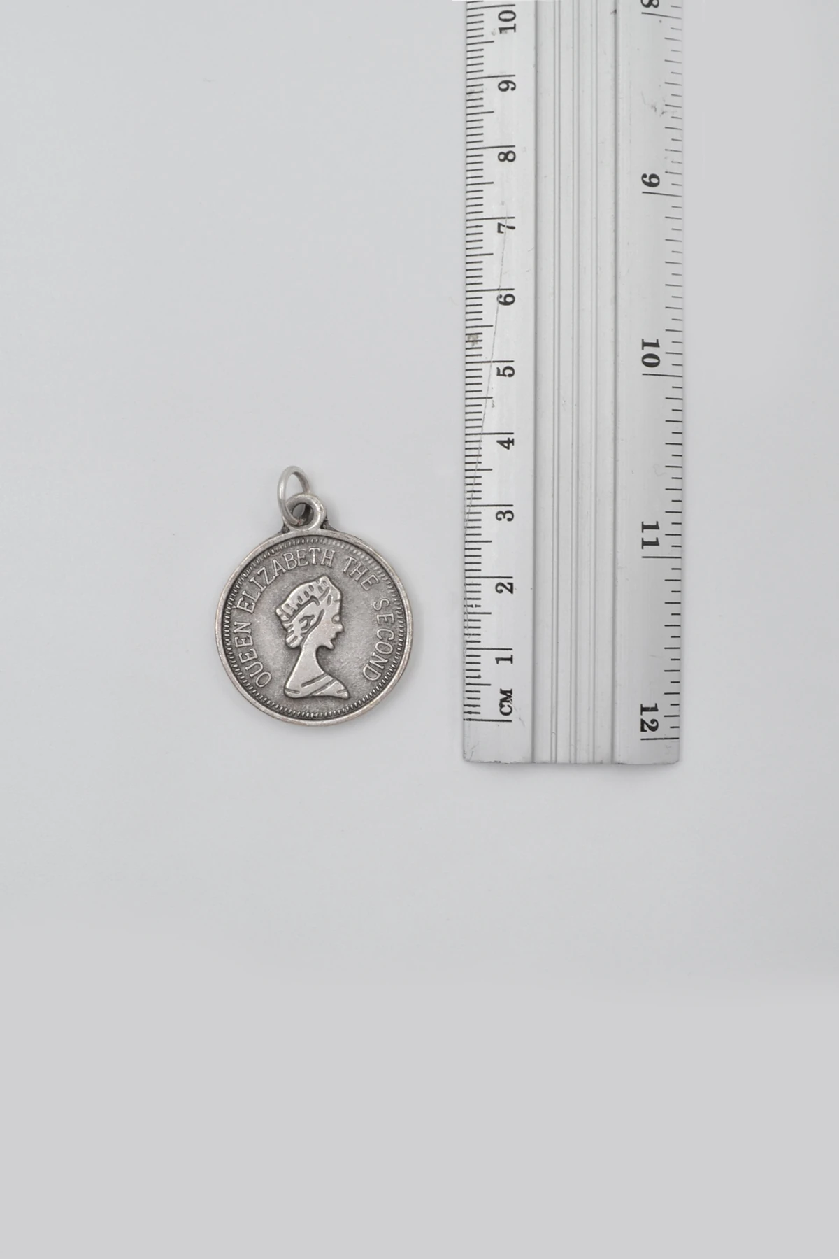 Kraliçe Elizabeth II (Genç Portre) Örme Zincir Kolye - Antik Gümüş Kaplama - Kadın Erkek - 60 cm