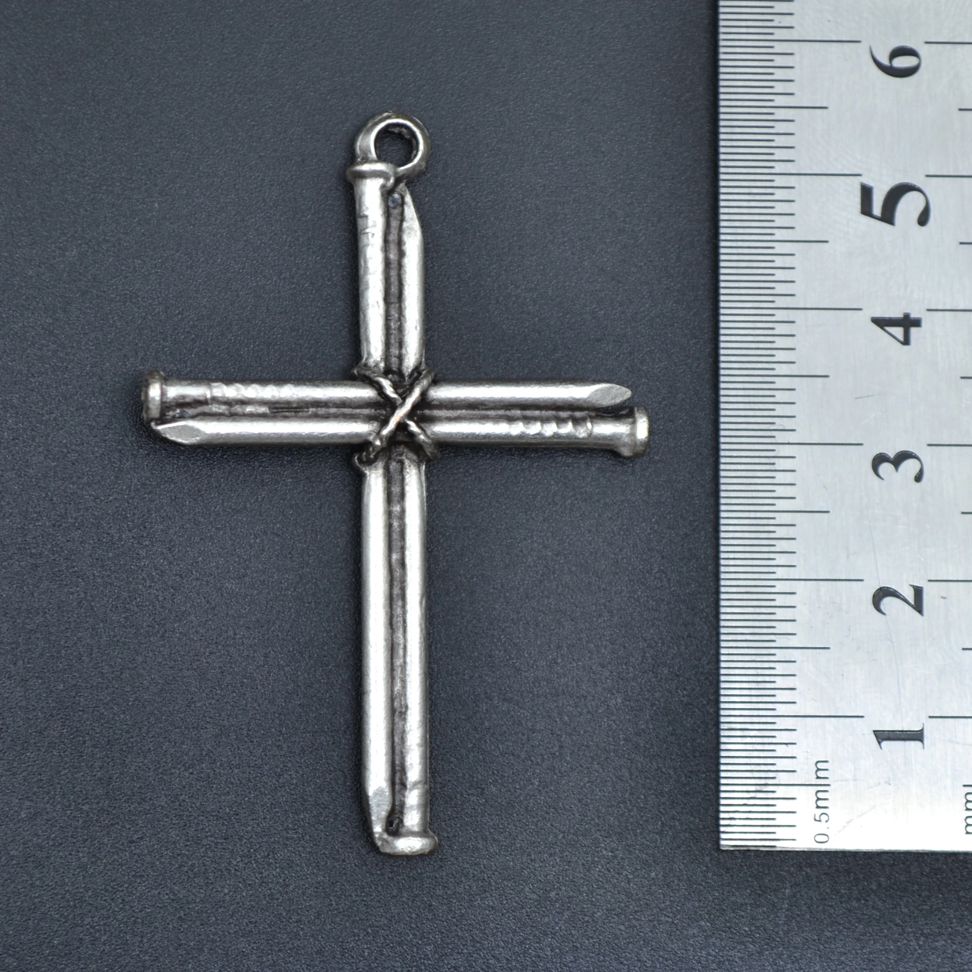 Çivili Haç Kolye - Gümüş ( Silver ) Renk - 60 cm Düz Ezme Zincir Kolye