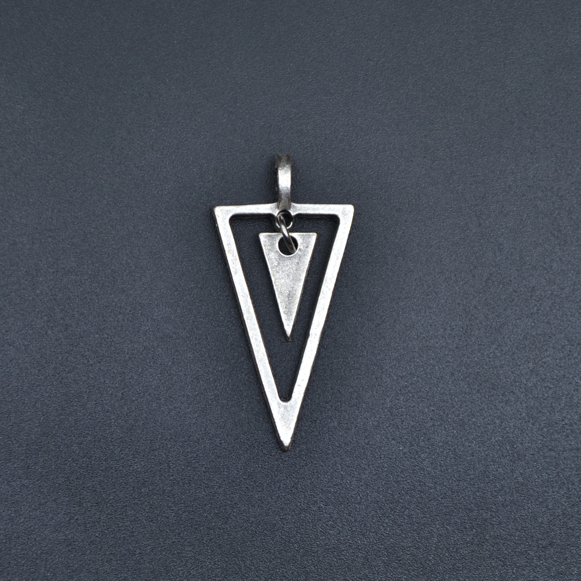 Sallantılı Üçgen Kolye - Gümüş ( Silver ) Renk - 60 cm Düz Ezme Zincir Kolye
