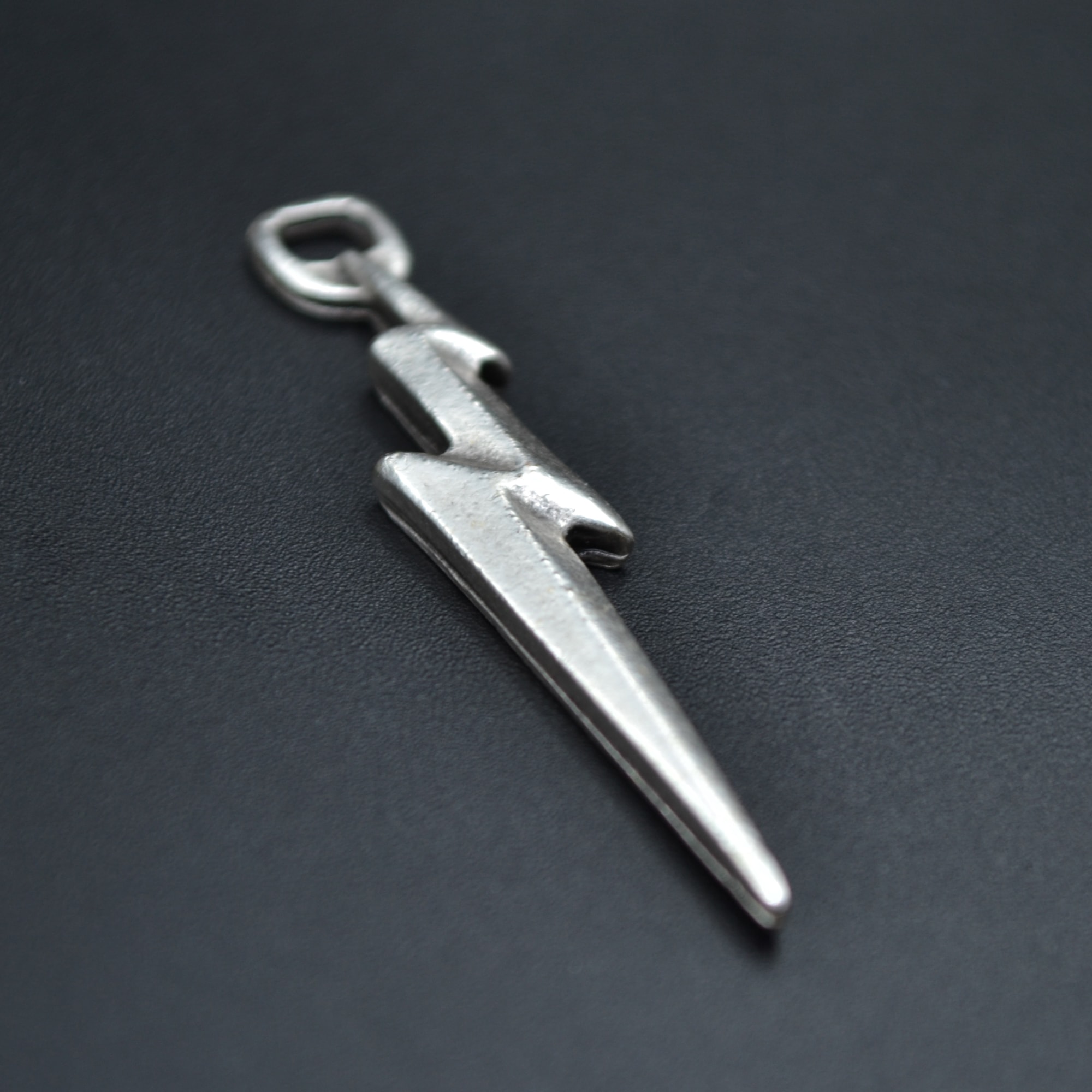 Şimşek Flash Kolye - Gümüş ( Silver ) Renk - 60 cm Deri İp Kolye