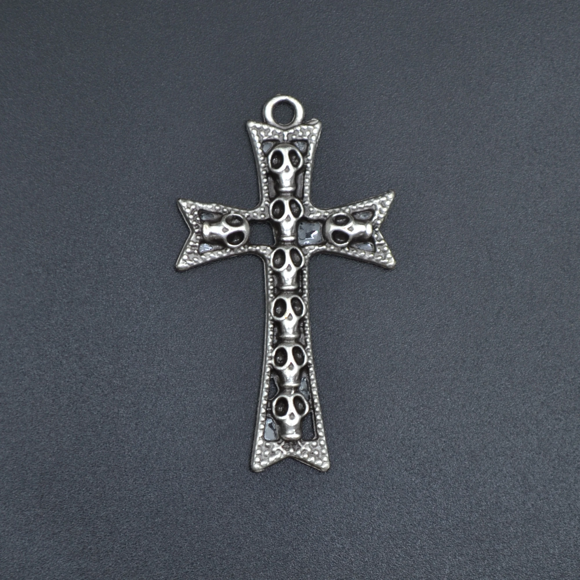 Kuru Kafalı Haç Kolye Ucu - Gümüş ( Silver ) Renk