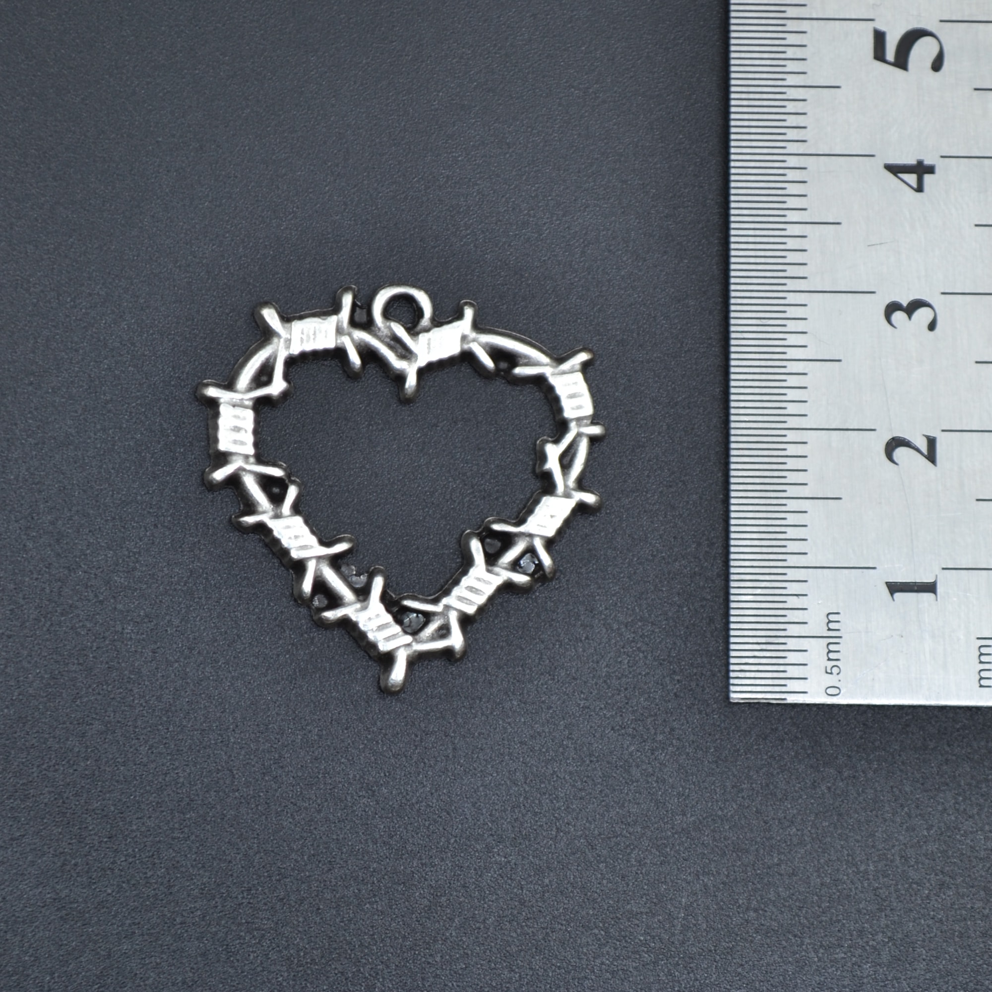 Dikenli Kalp Kolye - Gümüş ( Silver ) Renk - 60 cm Deri İp Kolye