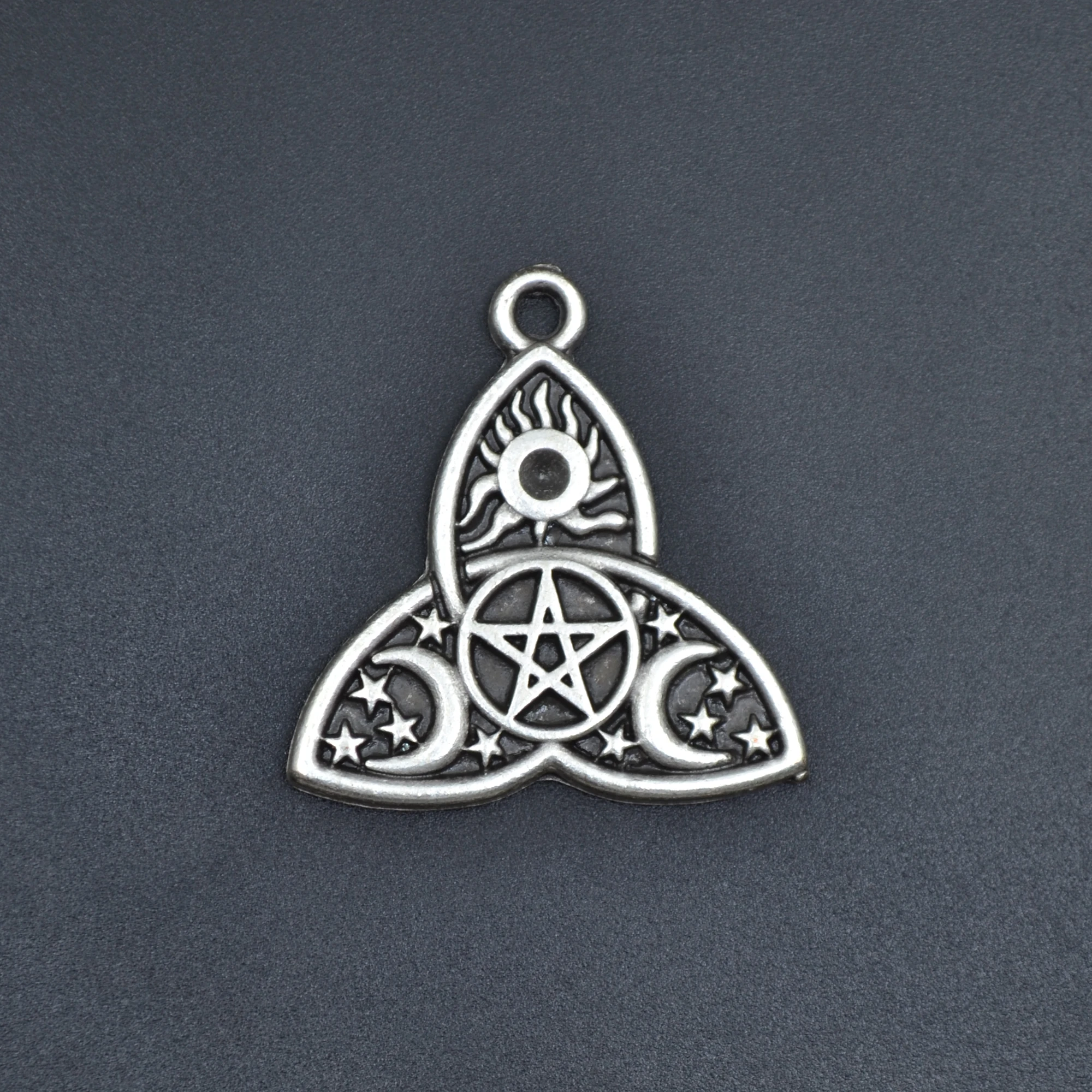 Triquetra - Kelt Düğümü Sembolü Kolye Ucu - Gümüş ( Silver ) Renk