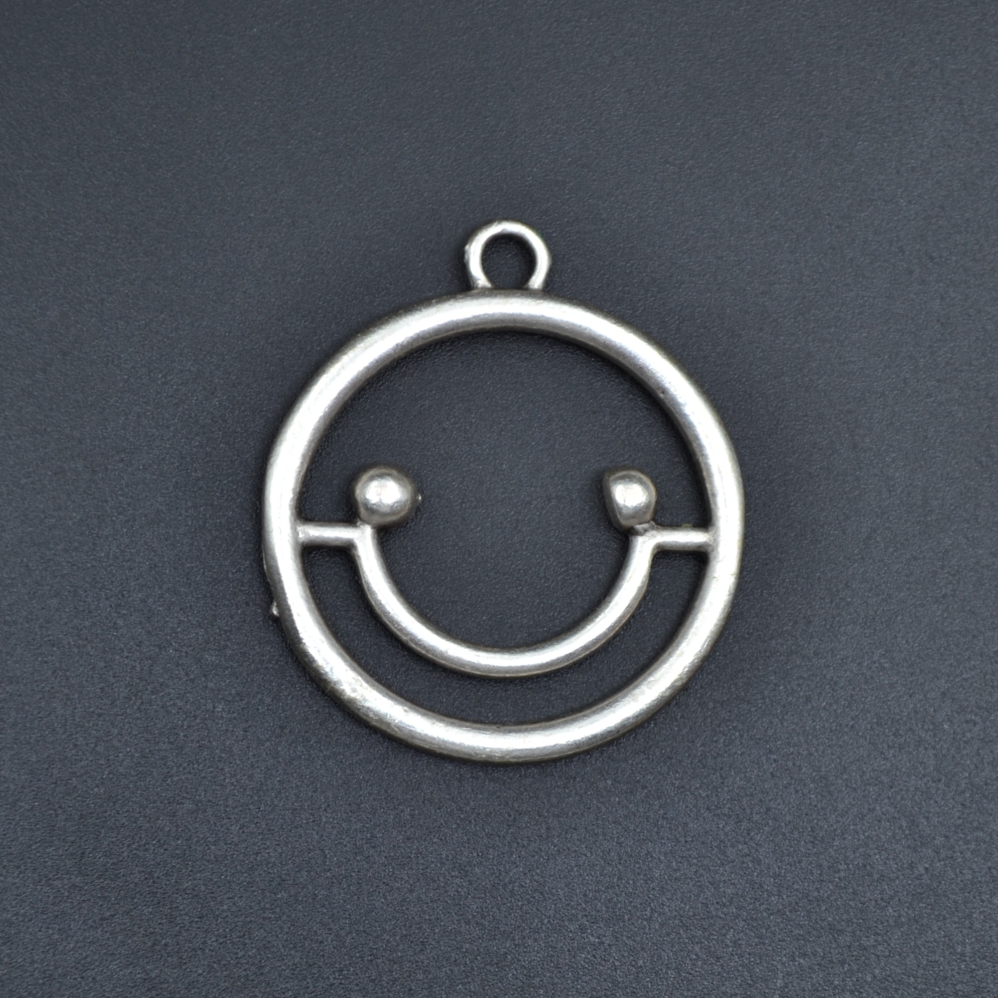 Büyük Gülsen Surat - Smile Kolye - Gümüş ( Silver ) Renk - 60 cm Deri İp Kolye