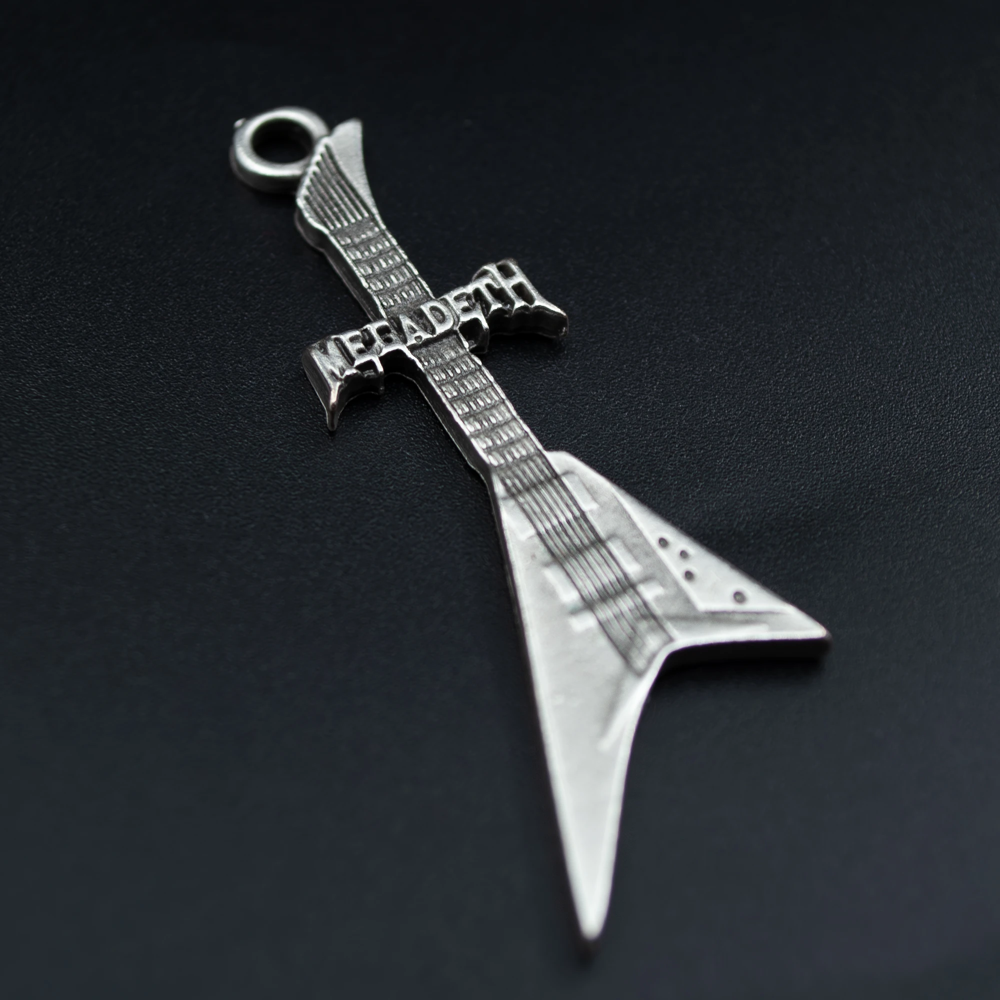 Megadeth Elektro Gitar Kolye - Gümüş ( Silver ) Renk - 60 cm Deri İp Kolye