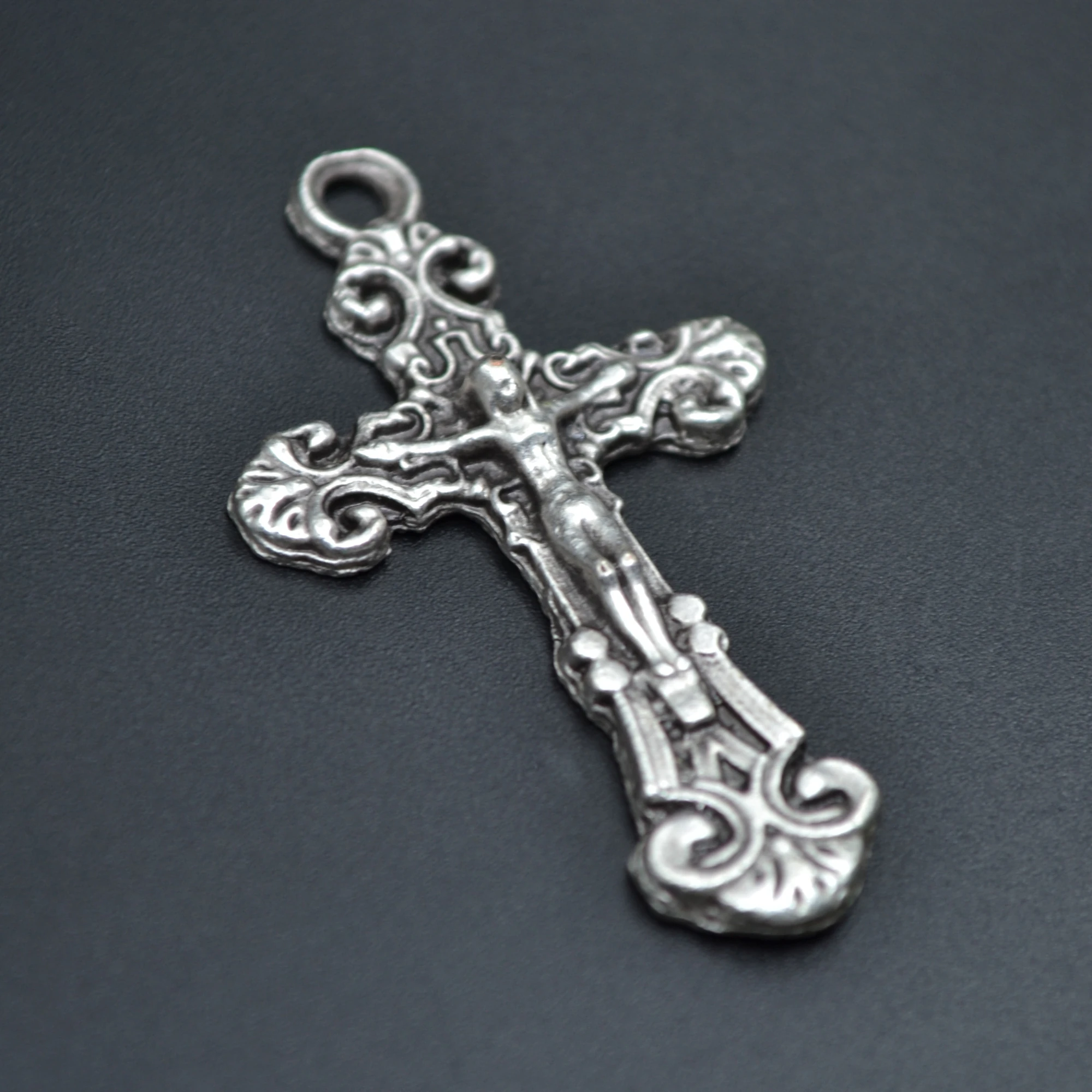 Hz. İsa Haç Kolye - Gümüş ( Silver ) Renk - 60 cm Düz Ezme Zincir Kolye