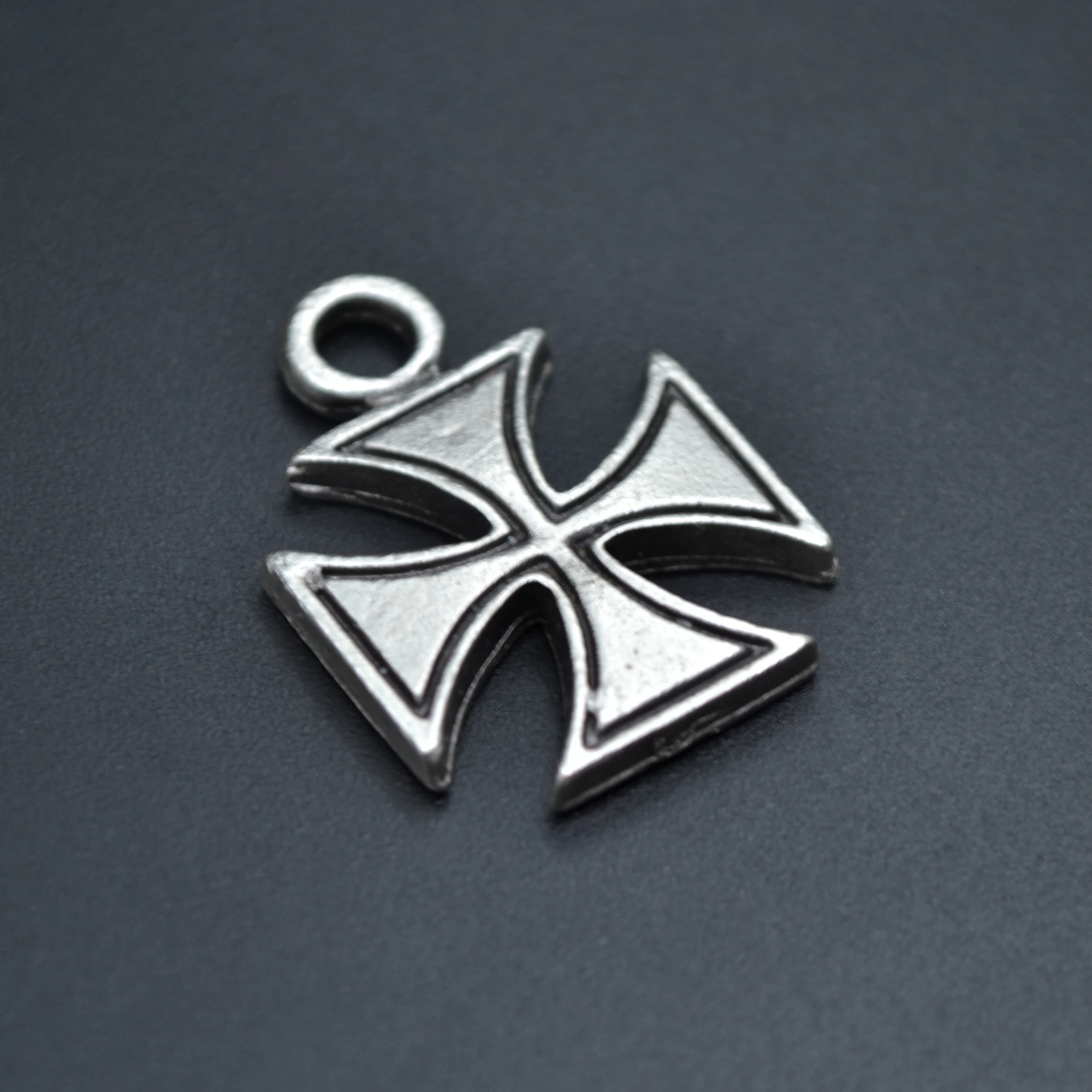 Gamalı Haç Kolye Ucu - Gümüş ( Silver ) Renk