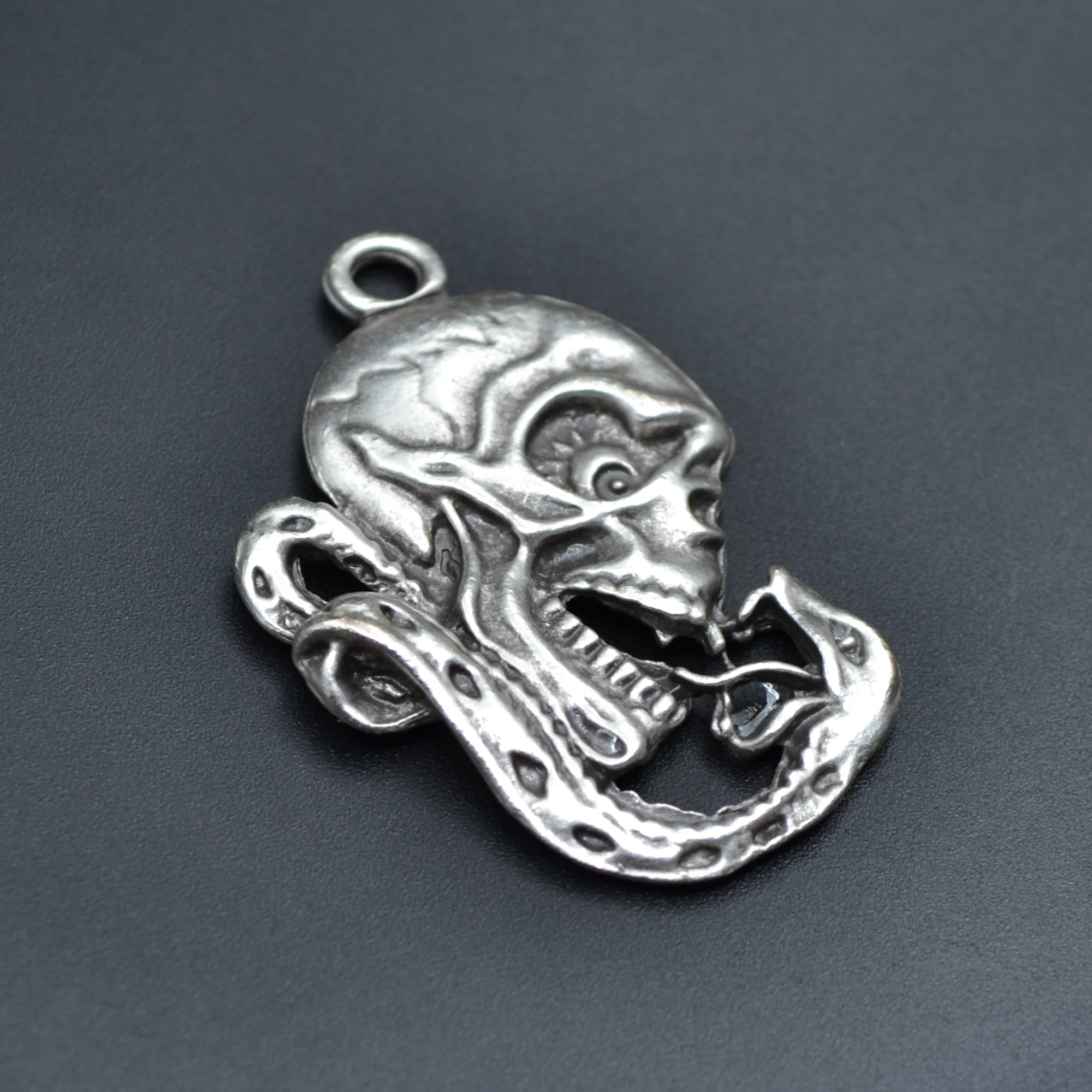 Yılan - Kuru Kafa - Venom Kolye - Gümüş ( Silver ) Renk - 60 cm Deri İp Kolye