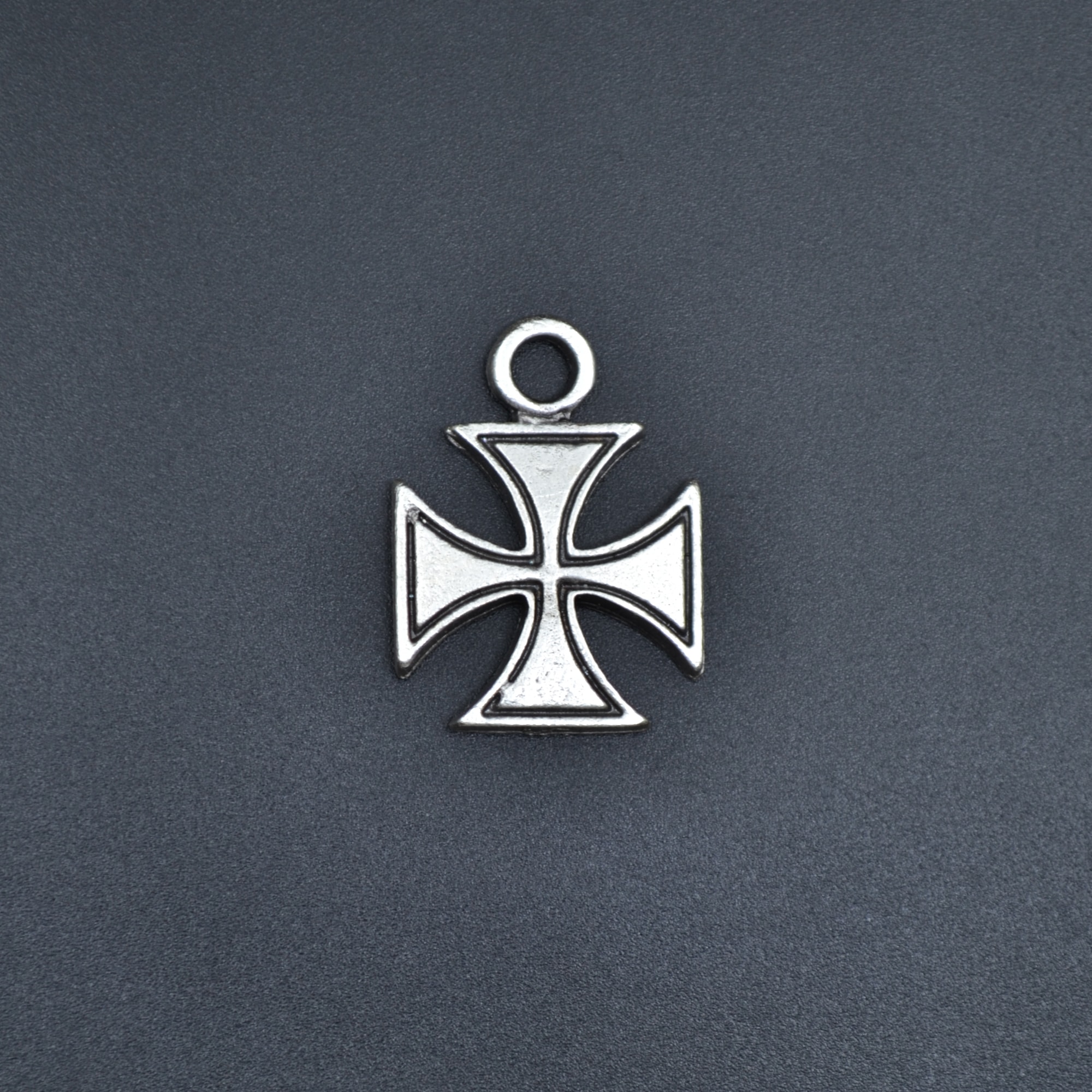 Gamalı Haç Kolye - Gümüş ( Silver ) Renk - 60 cm Deri İp Kolye