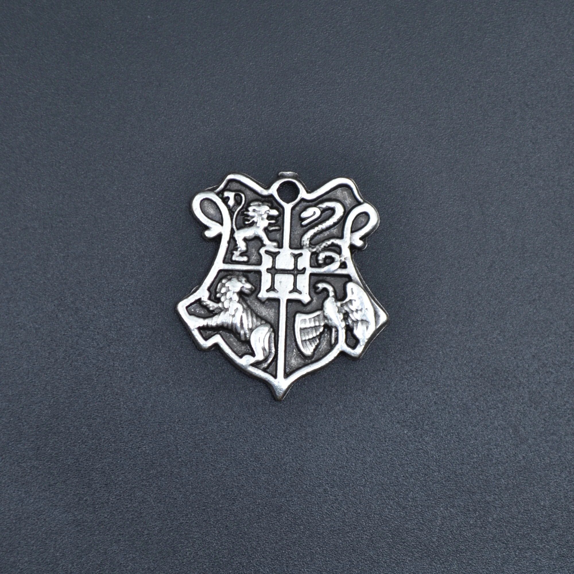 Hogwarts Sembol Harry Potter Kolye - Gümüş ( Silver ) Renk - 60 cm Düz Ezme Zincir Kolye