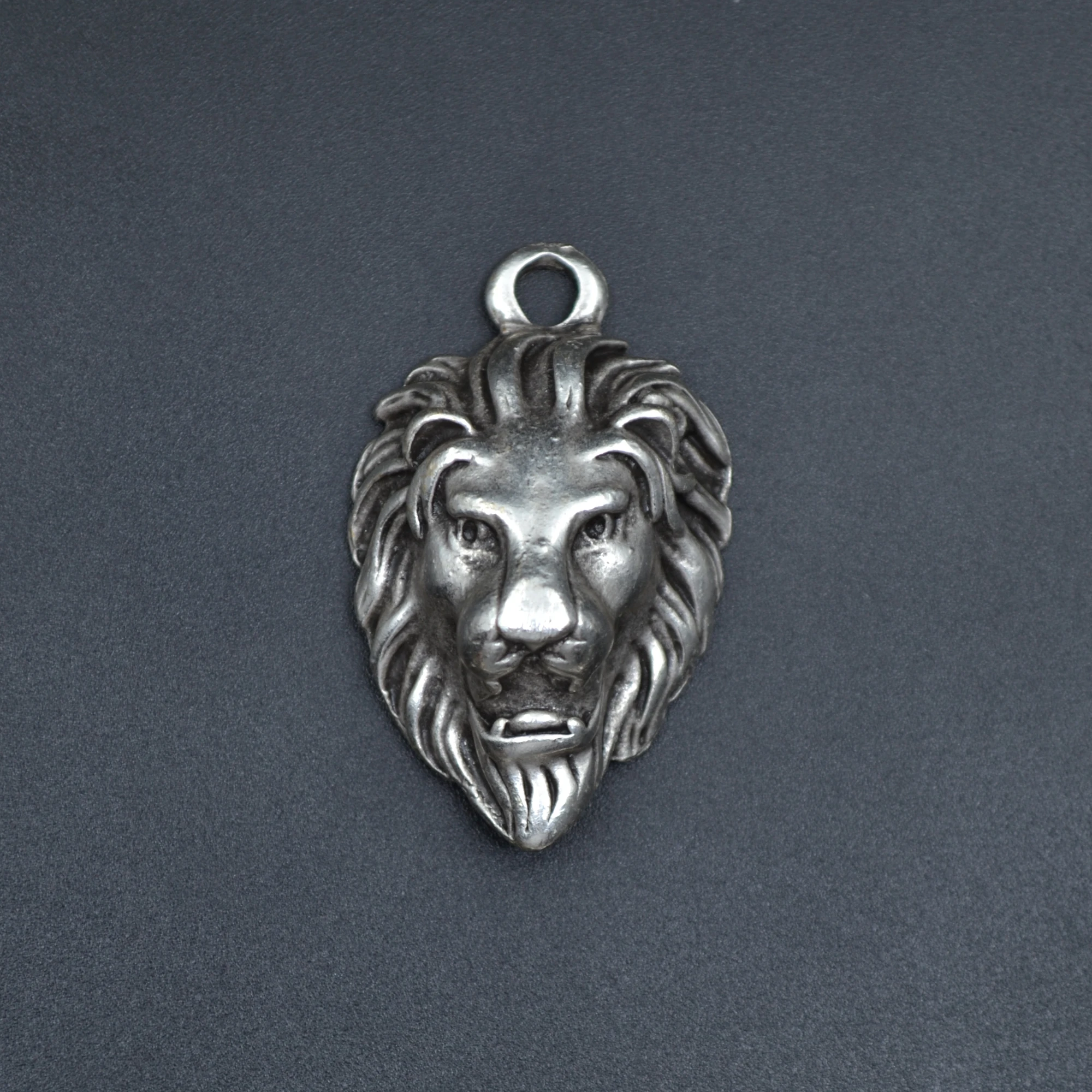 Aslan Kafası Şeklinde Kolye - Gümüş ( Silver ) Renk - 60 cm Deri İp Kolye