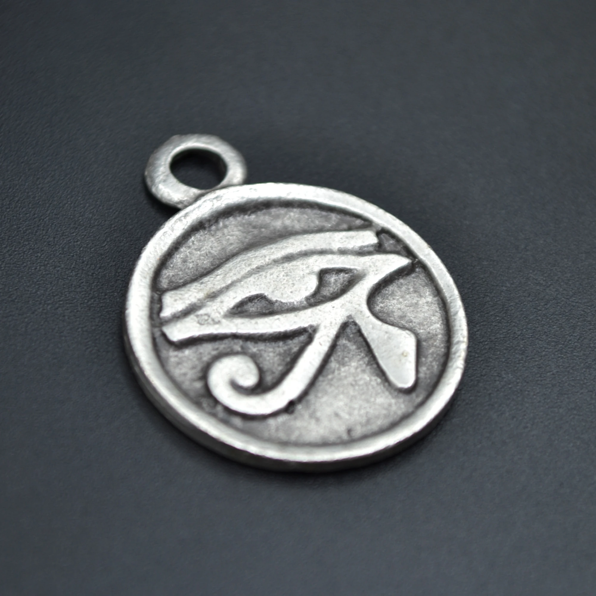 Ra'nın Gözü Madalyon Kolye Ucu - Gümüş ( Silver ) Renk