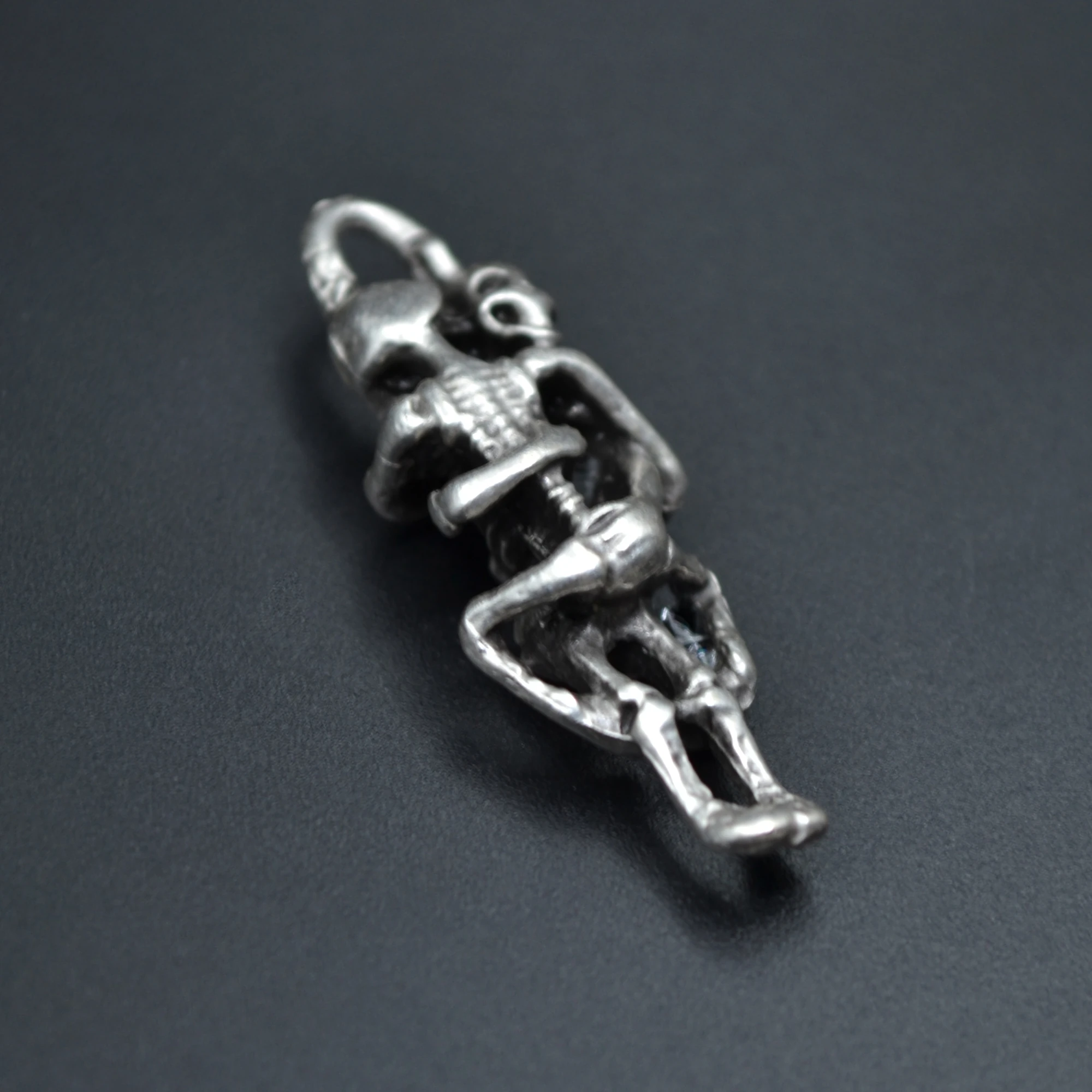 Sarılan İskelet Kolye - Gümüş ( Silver ) Renk - 60 cm Düz Ezme Zincir Kolye