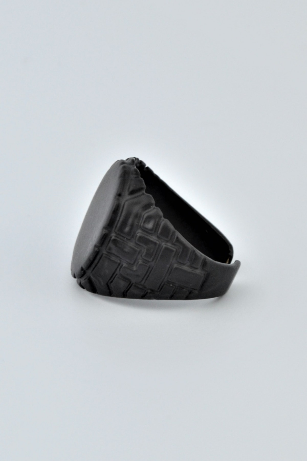 Yuvarlak Şovalye Mat Siyah Ayarlamalı Erkek Yüzük