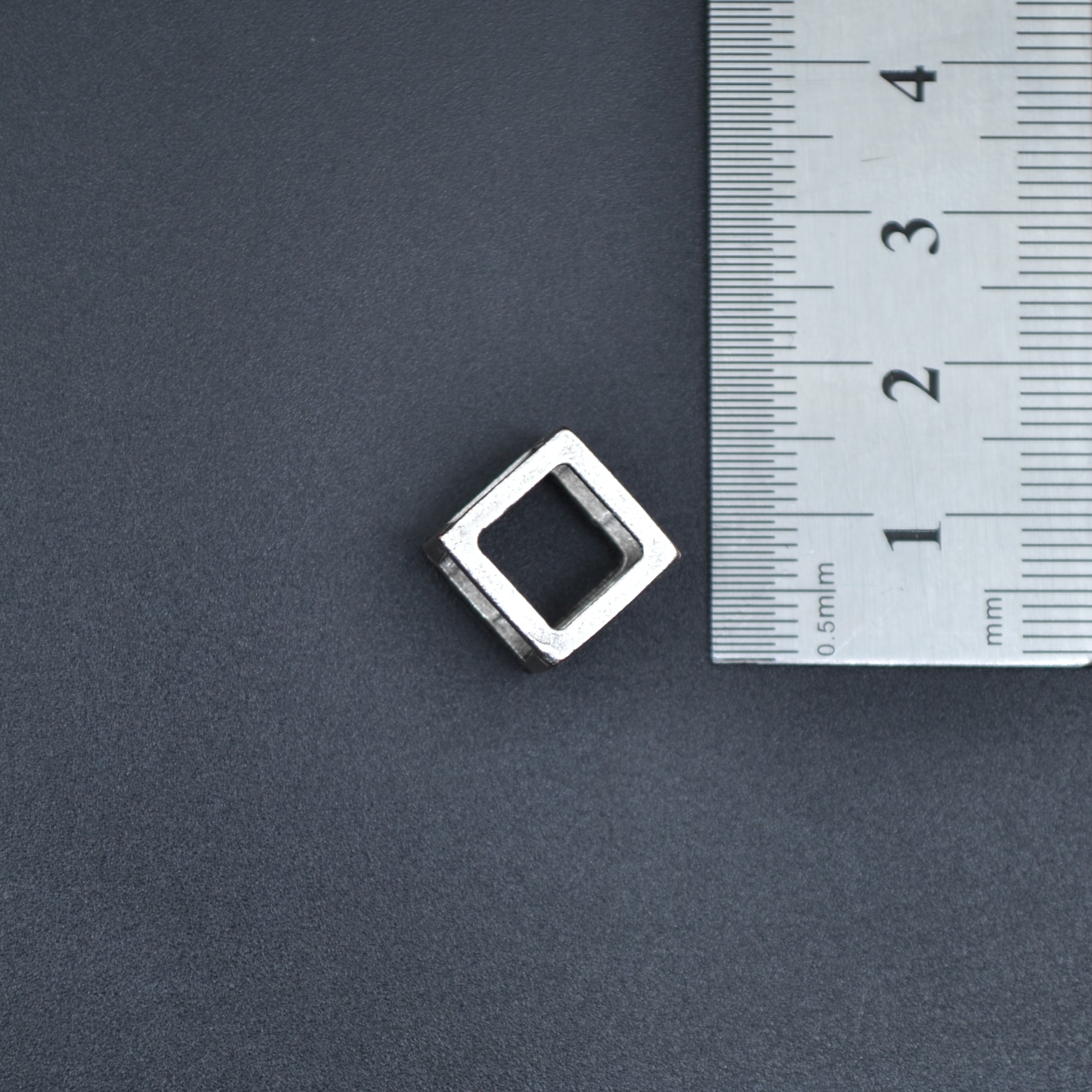 Geometrik - Küp Kolye - Gümüş ( Silver ) Renk - 60 cm Düz Ezme Zincir Kolye