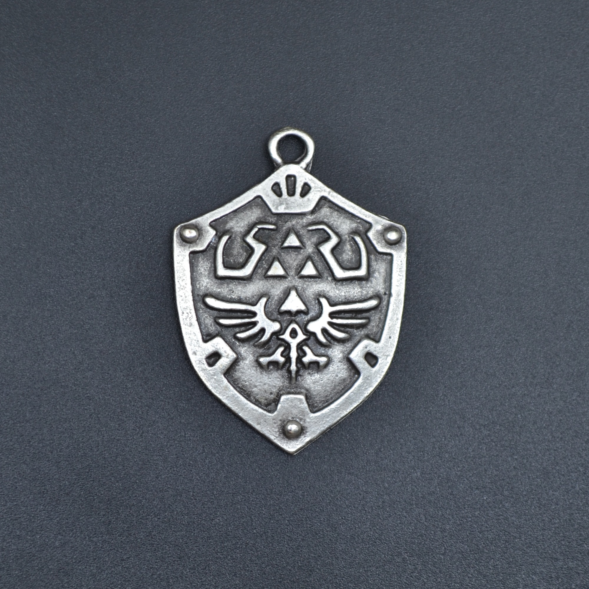 The Legend Of Zelda Kalkan Kolye - Gümüş ( Silver ) Renk - 60 cm Deri İp Kolye