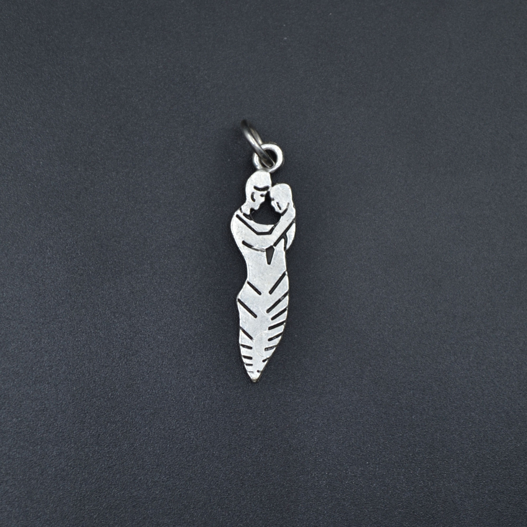 Sarılan Sevgili - Söz Kolye - Gümüş ( Silver ) Renk - 60 cm Deri İp Kolye