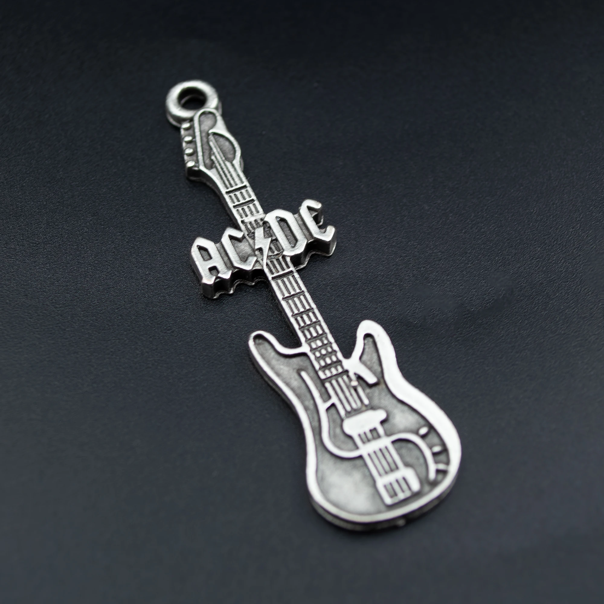 AC/DC Elektro Gitar Kolye - Gümüş ( Silver ) Renk - 60 cm Örme Zincir Kolye
