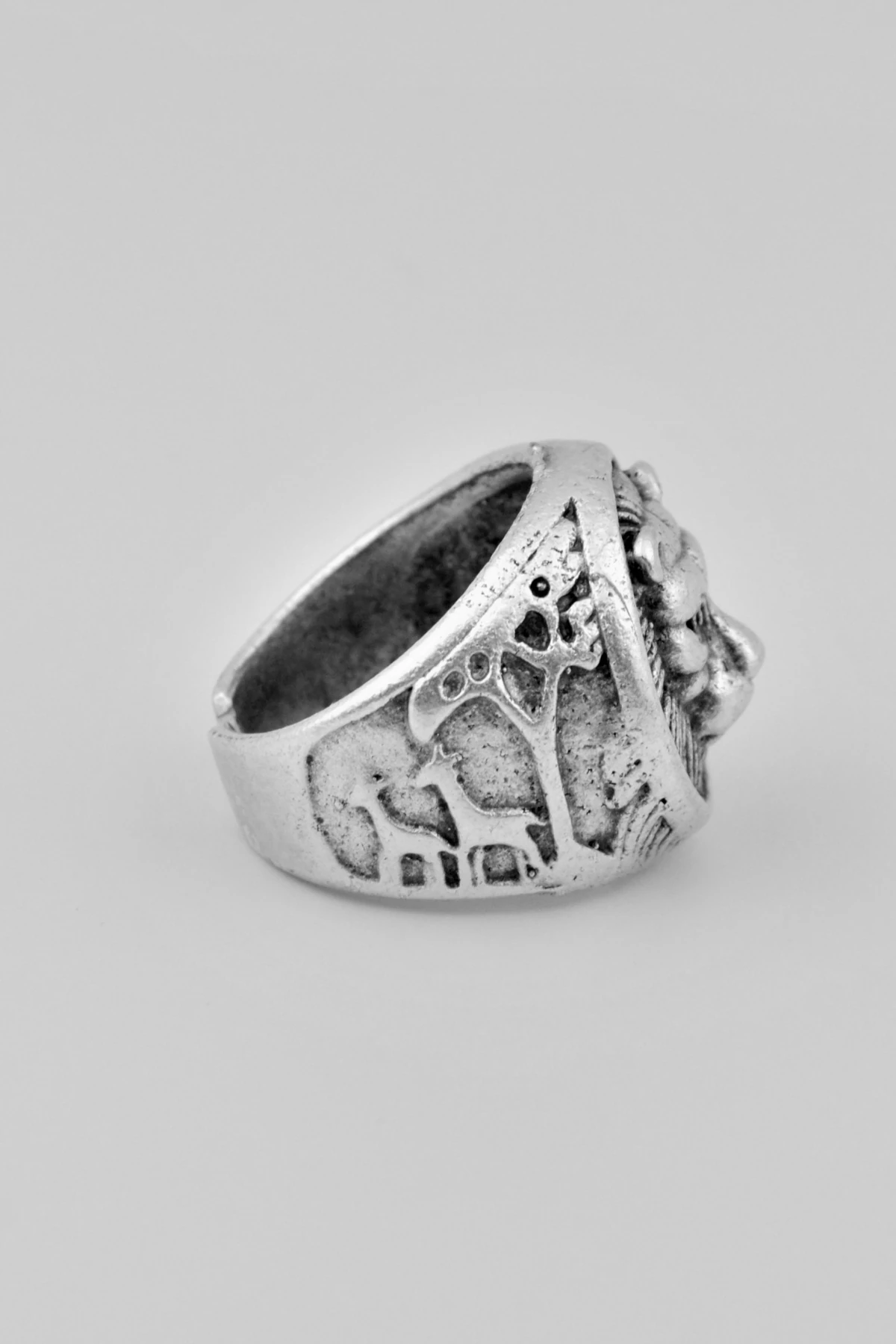 Aslan Yuvarlak Gümüş Kaplama Ayarlamalı Erkek Yüzük