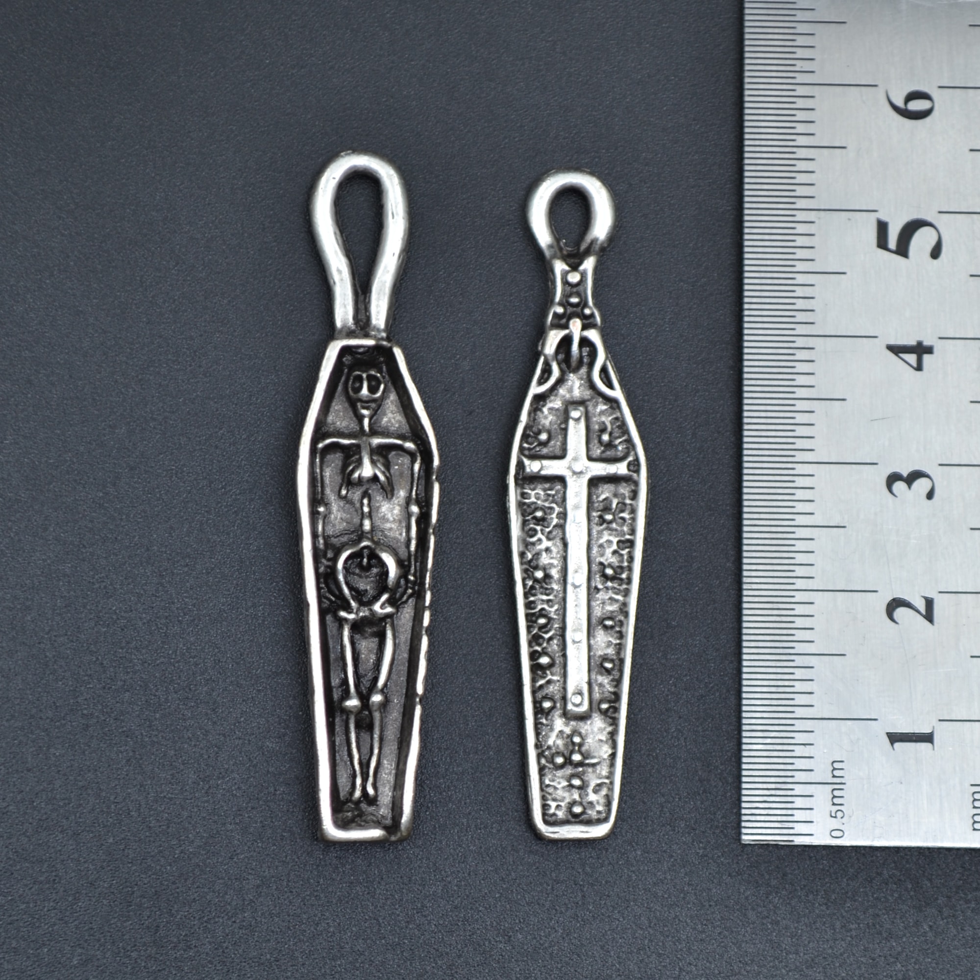 Haç İşlemeli Tabut Kolye - Gümüş ( Silver ) Renk - 60 cm Deri İp Kolye