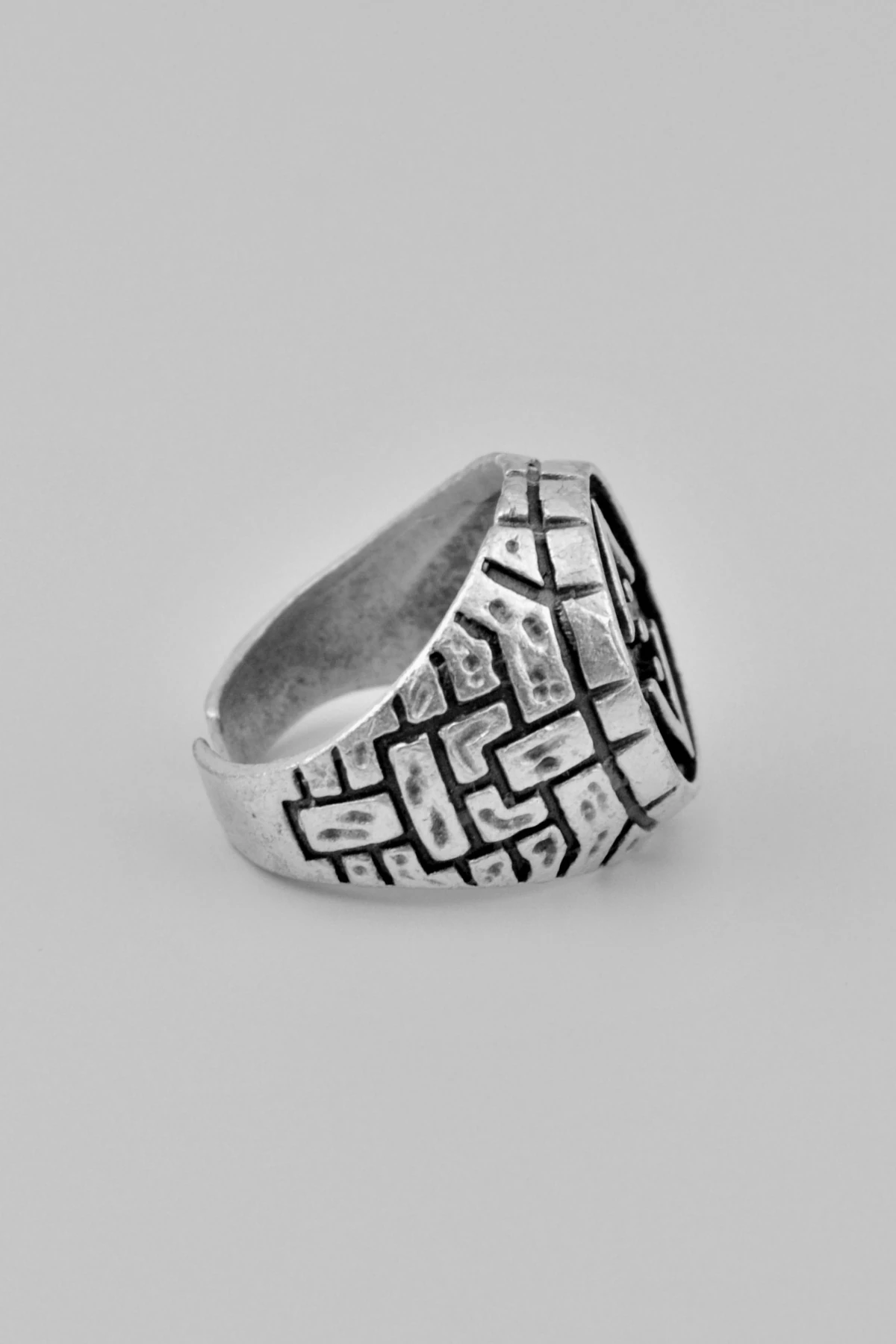 Çukur Yuvarlak Gümüş Kaplama Ayarlamalı Erkek Yüzük