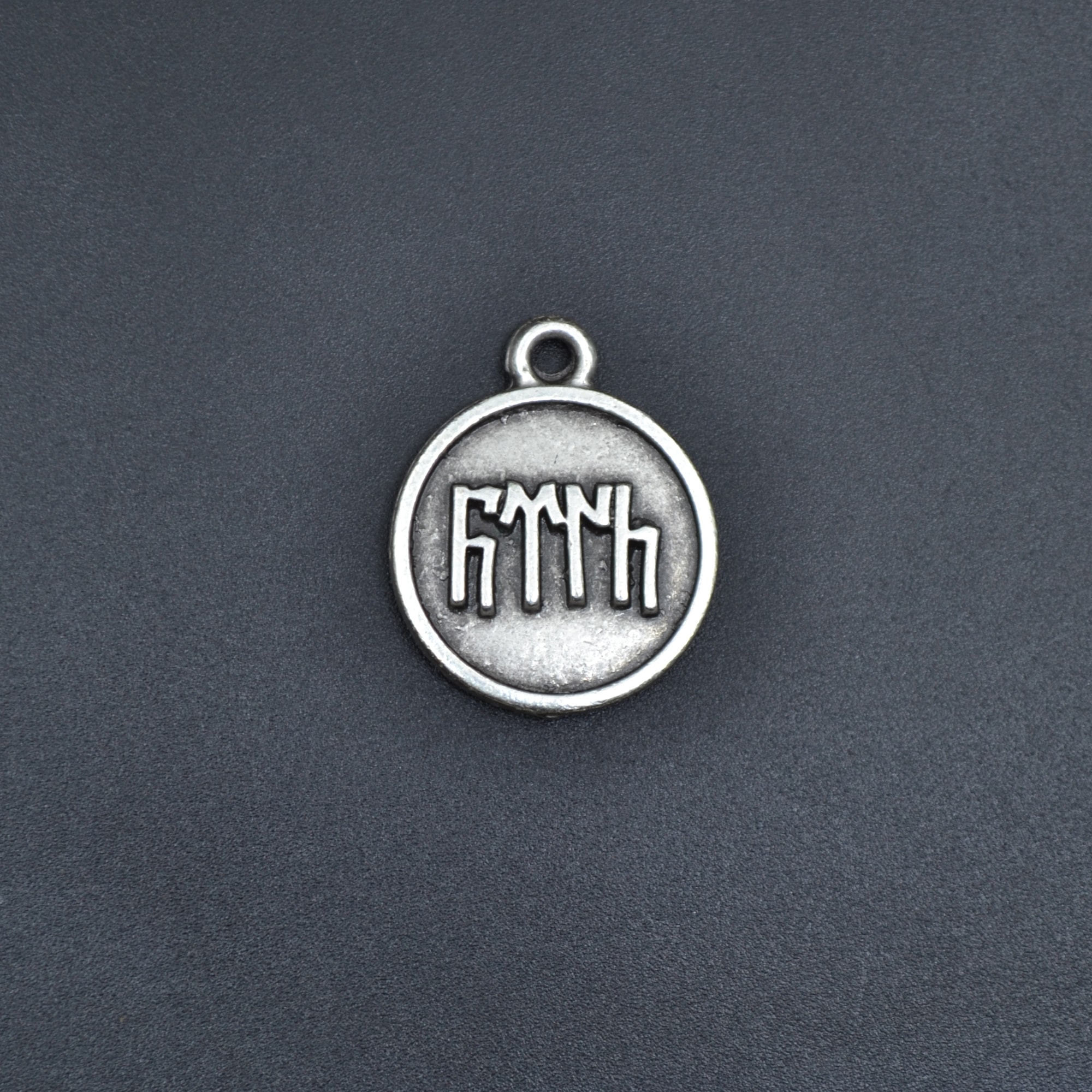 Göktürkçe Türk Madalyon Kolye - Gümüş ( Silver ) Renk - 60 cm Deri İp Kolye