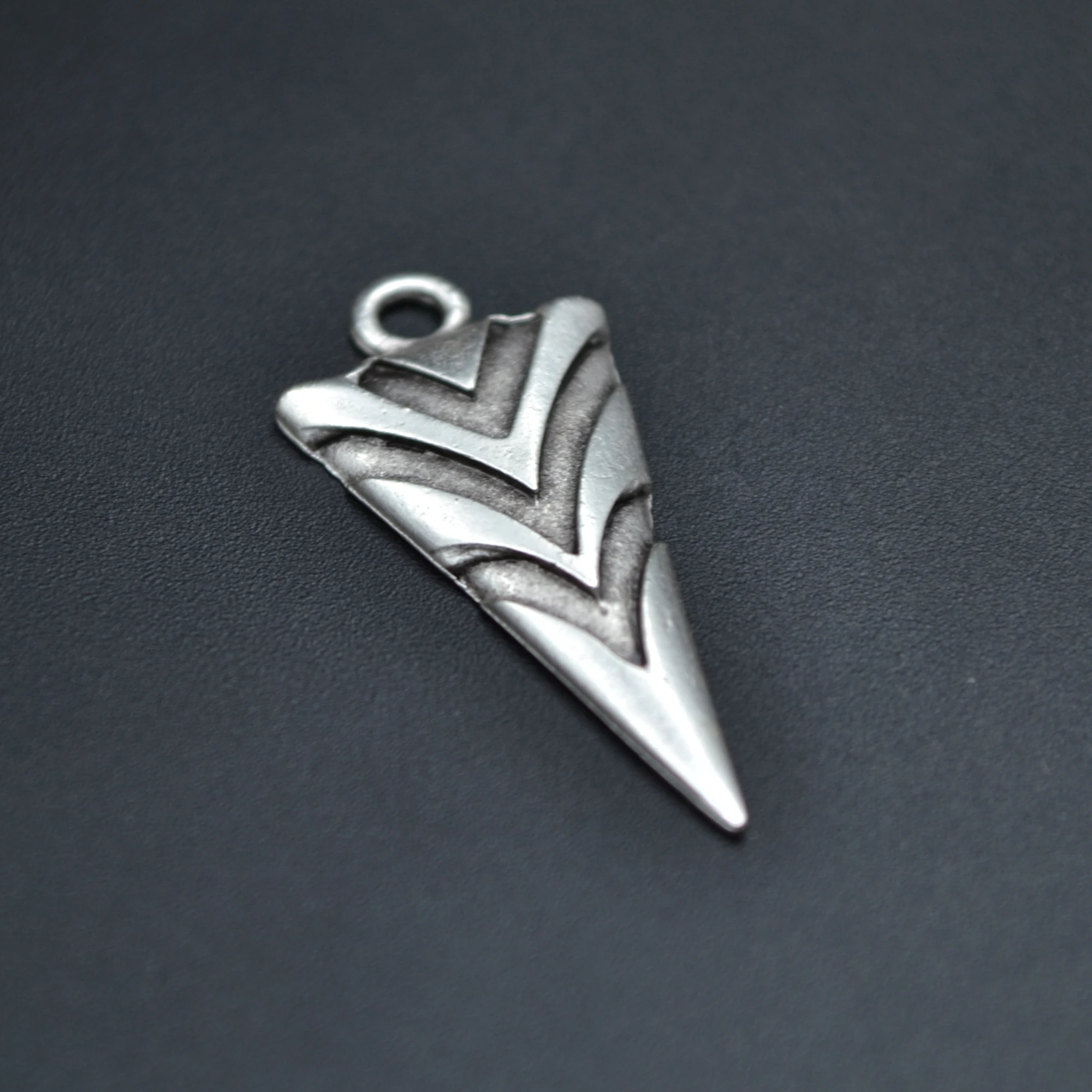 Minimal Ok Ucu Şeklinde Kolye - Gümüş ( Silver ) Renk - 60 cm Örme Zincir Kolye