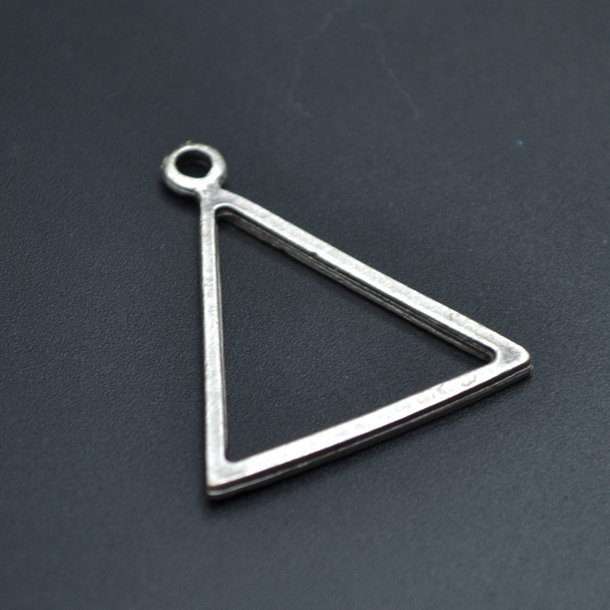 Üçgen Geometrik Kolye - Gümüş ( Silver ) Renk - 60 cm Deri İp Kolye