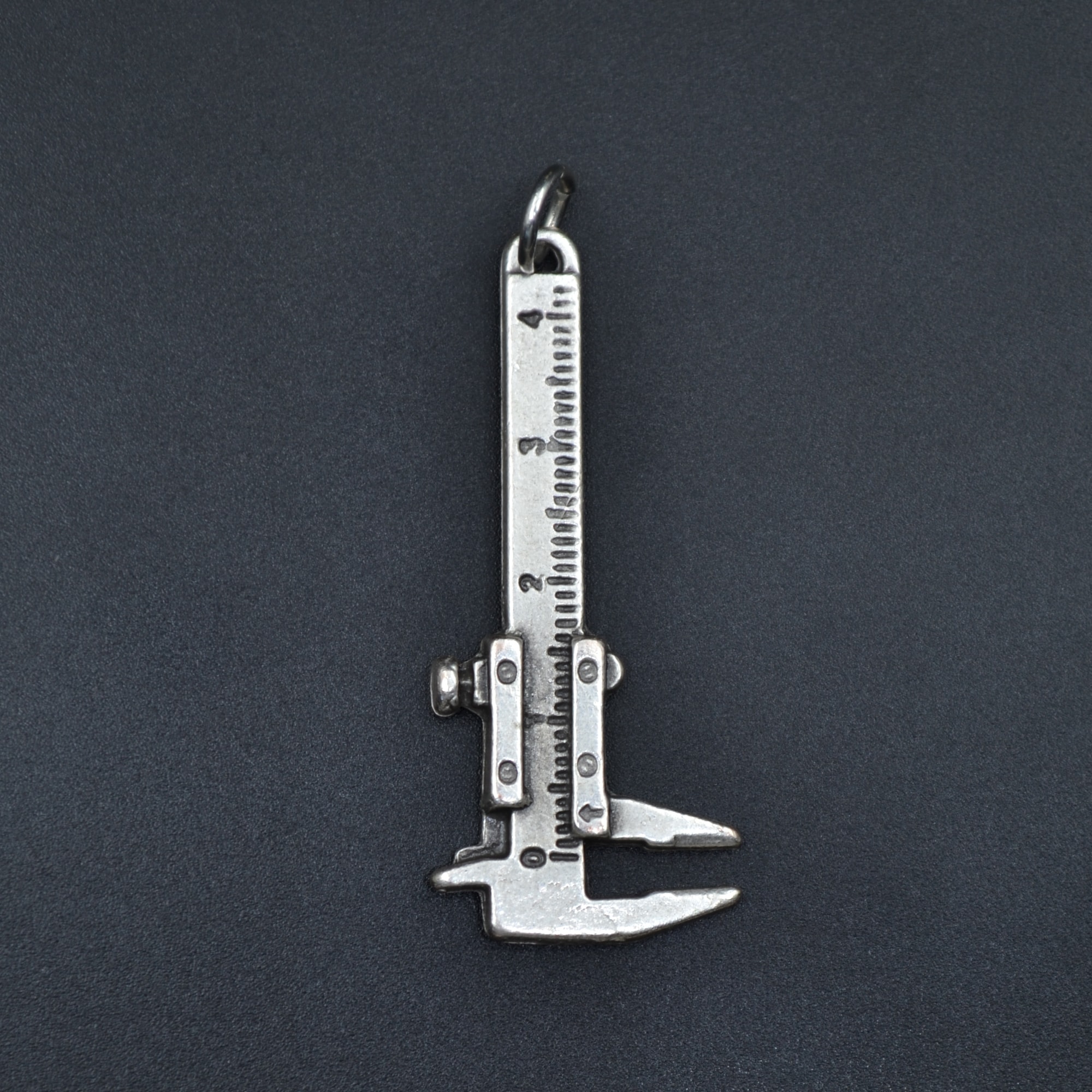 Kumpas Şeklinde Kolye - Gümüş ( Silver ) Renk - 60 cm Deri İp Kolye