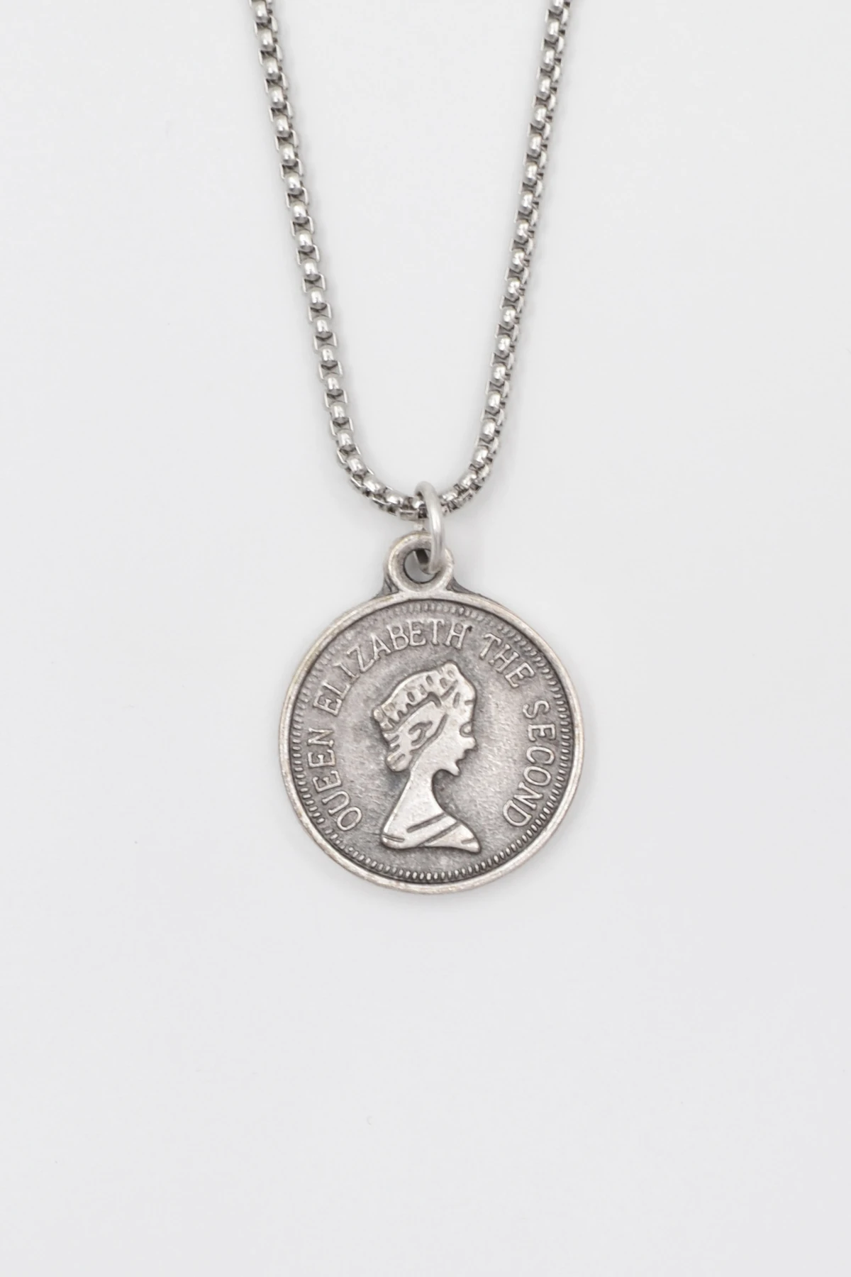 Kraliçe Elizabeth II (Genç Portre) Örme Zincir Kolye - Antik Gümüş Kaplama - Kadın Erkek - 60 cm