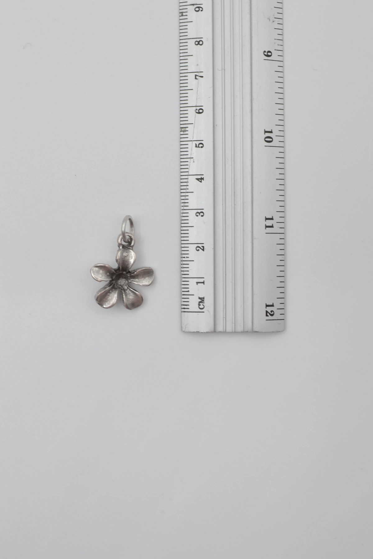 Kiraz Çiçeği Siyah Deri İp Kolye - Antik Gümüş Kaplama - Kadın Erkek - 60 cm