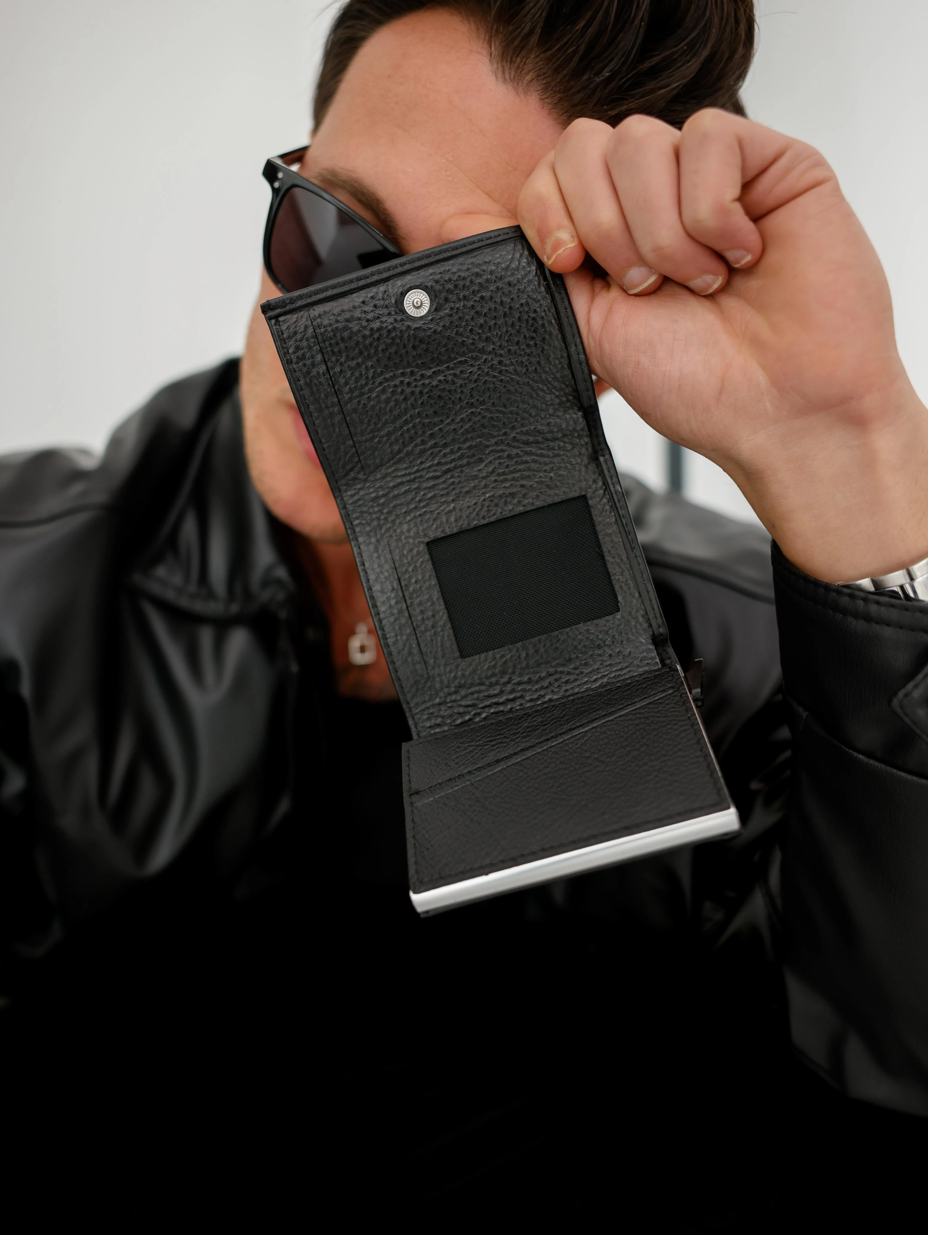 Vibe Mekanizmalı Hakiki Deri Cüzdan 