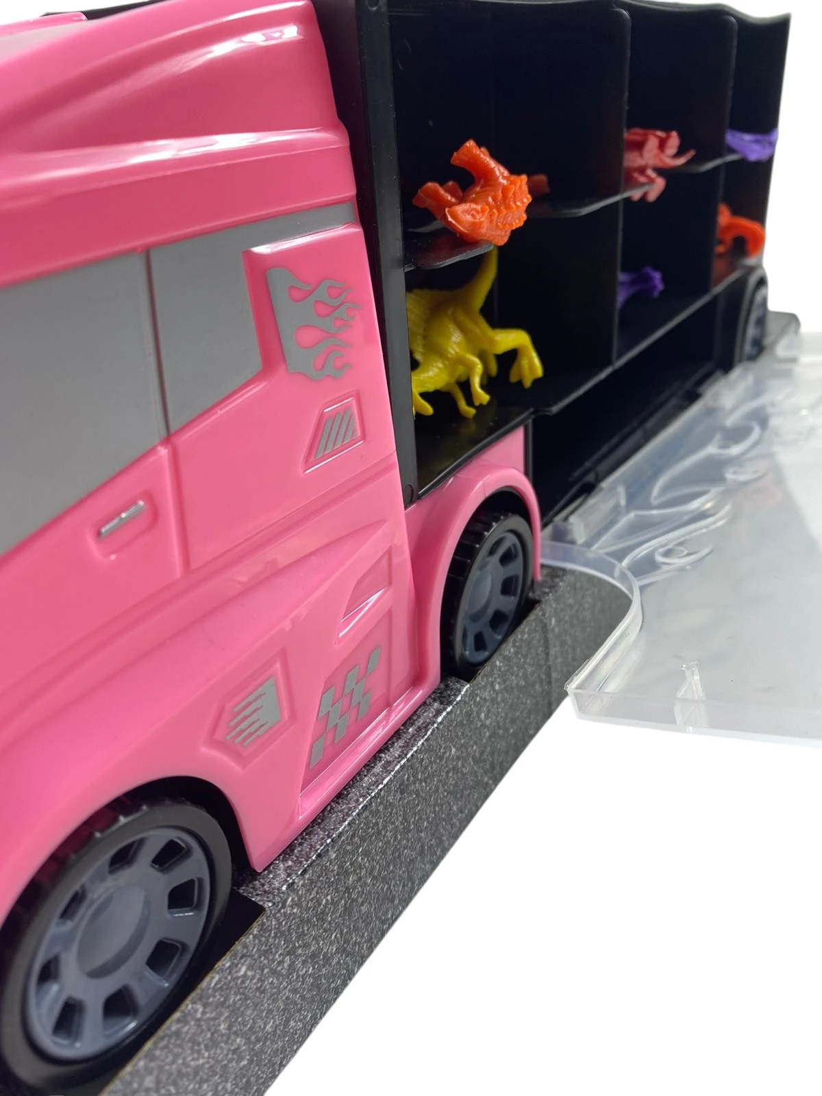 DİNAZOR TAŞIYIÇI TIR