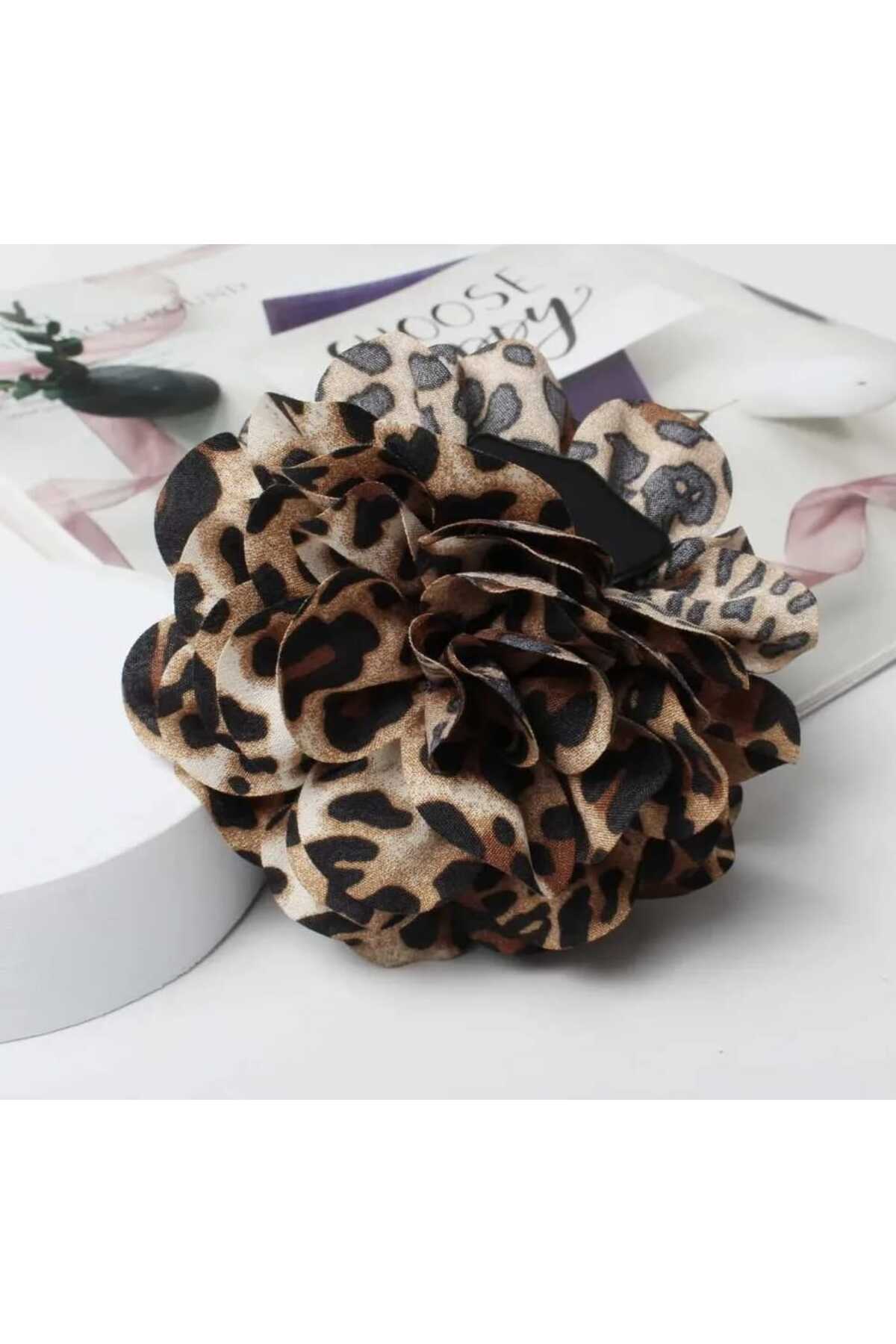 KAHVERENGİ LEOPAR DESENLİ GÜL TASARIM MANDAL TOKA (BC-1243 )