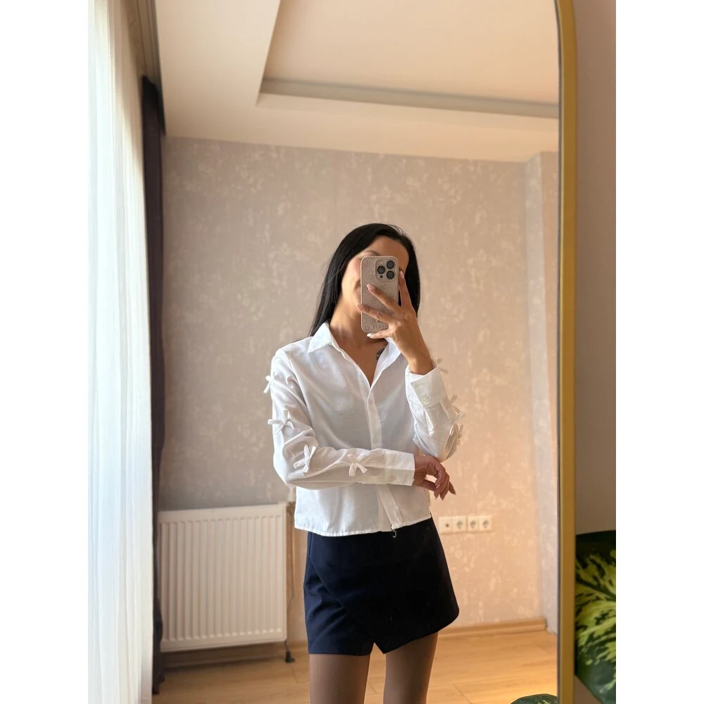 Kolları kurdela detaylı gömlek