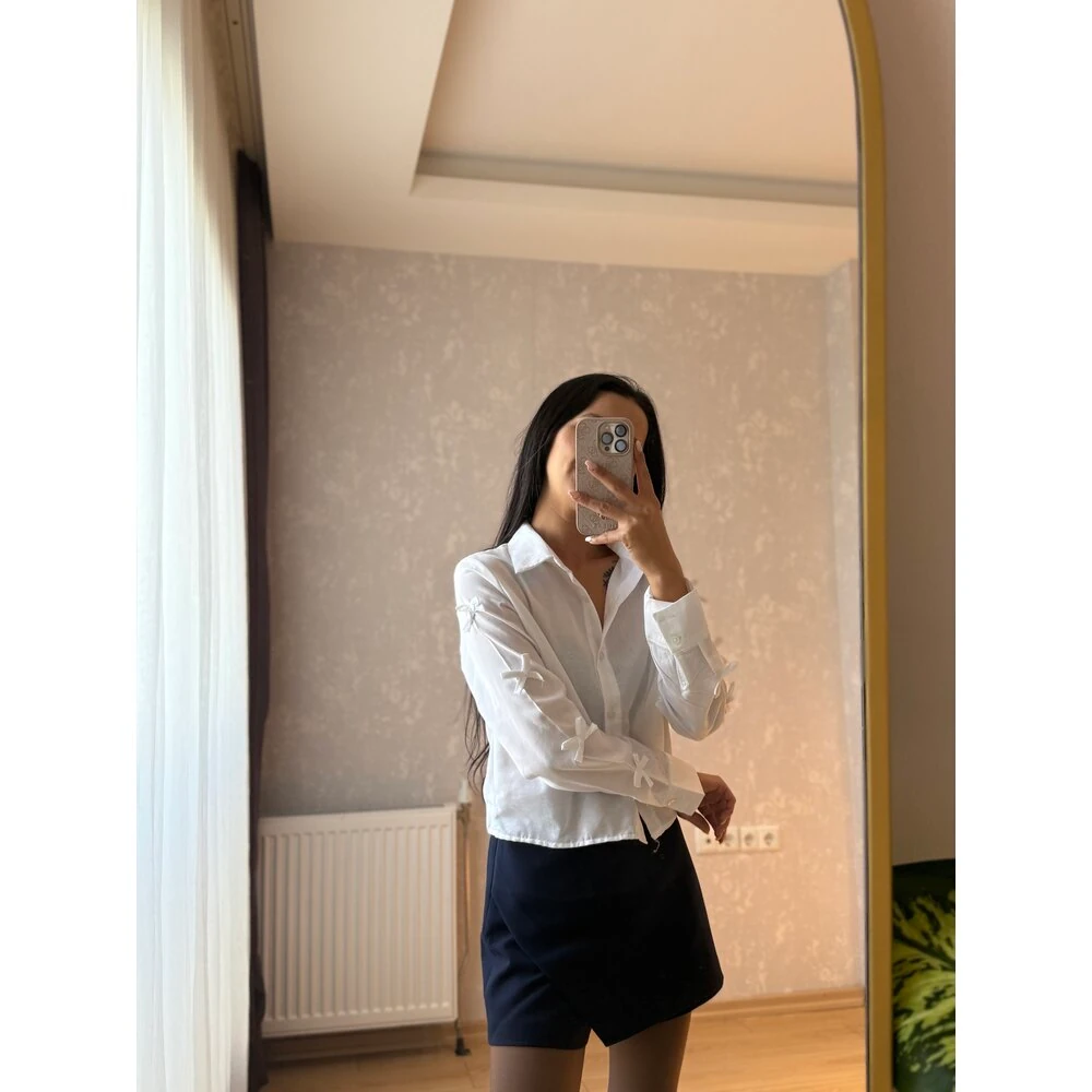 Kolları kurdela detaylı gömlek