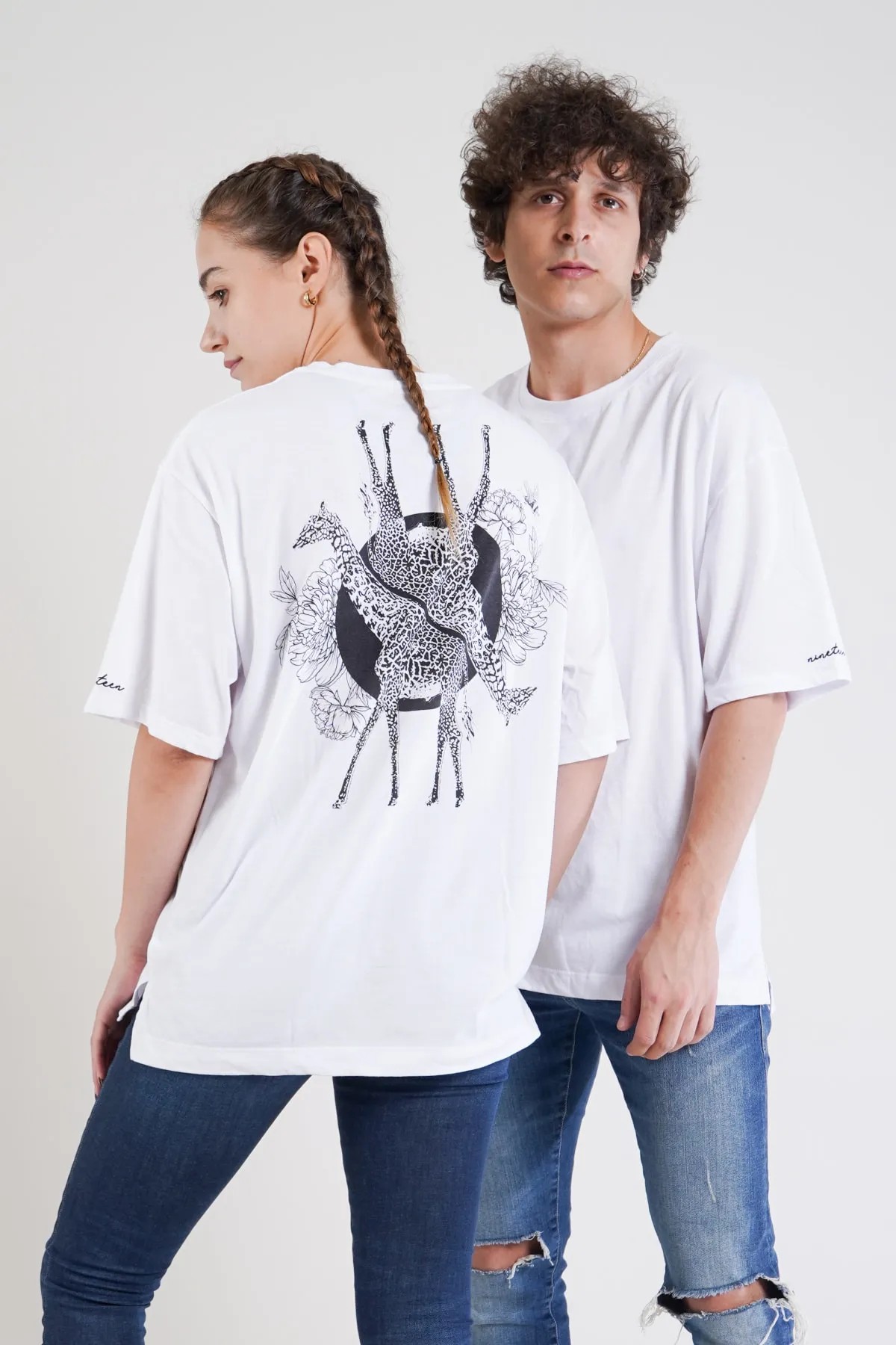 Zürafa Desen Baskılı Oversize Unisex T-shirt - Beyaz