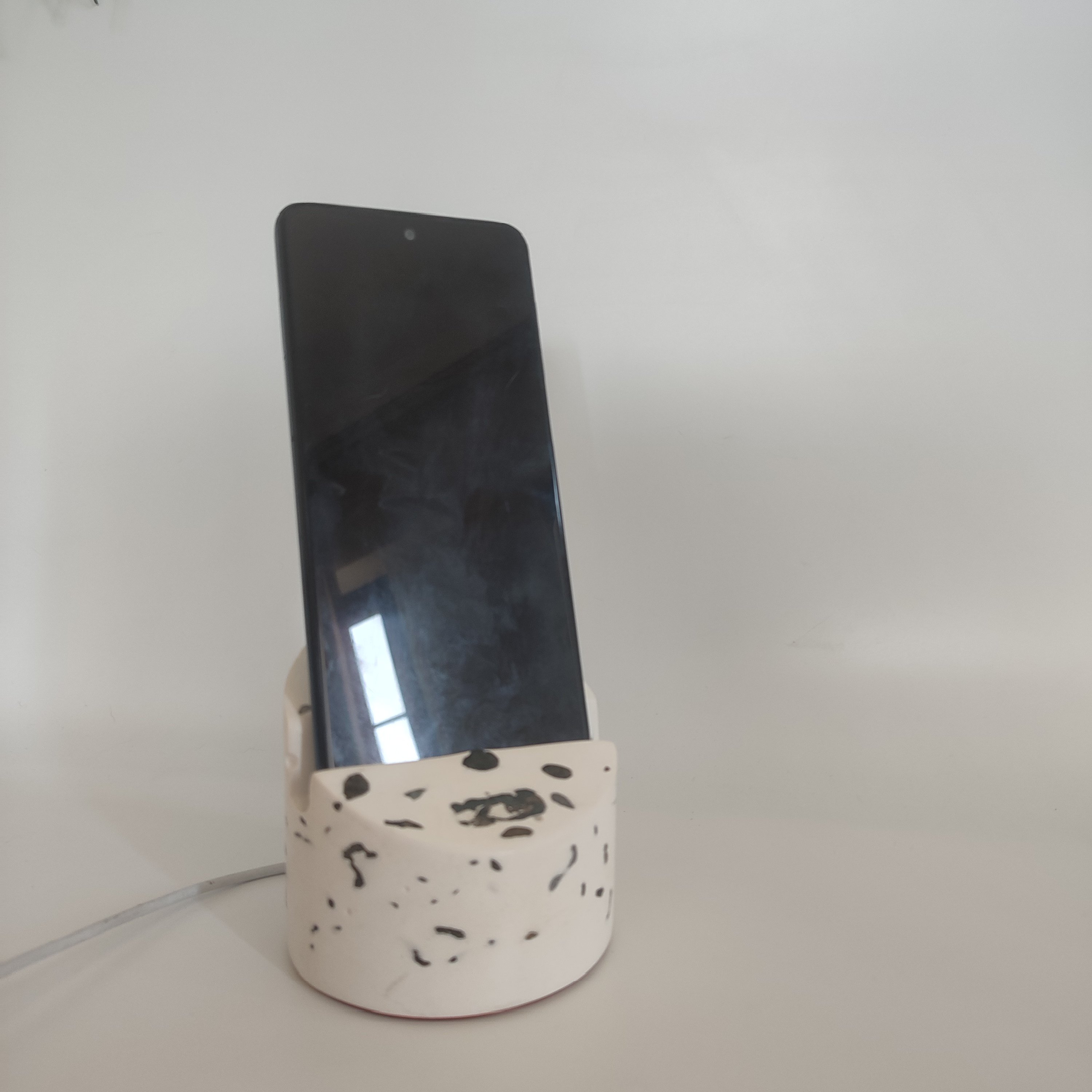 Phi Telefon Standı | Beton - Terrazzo