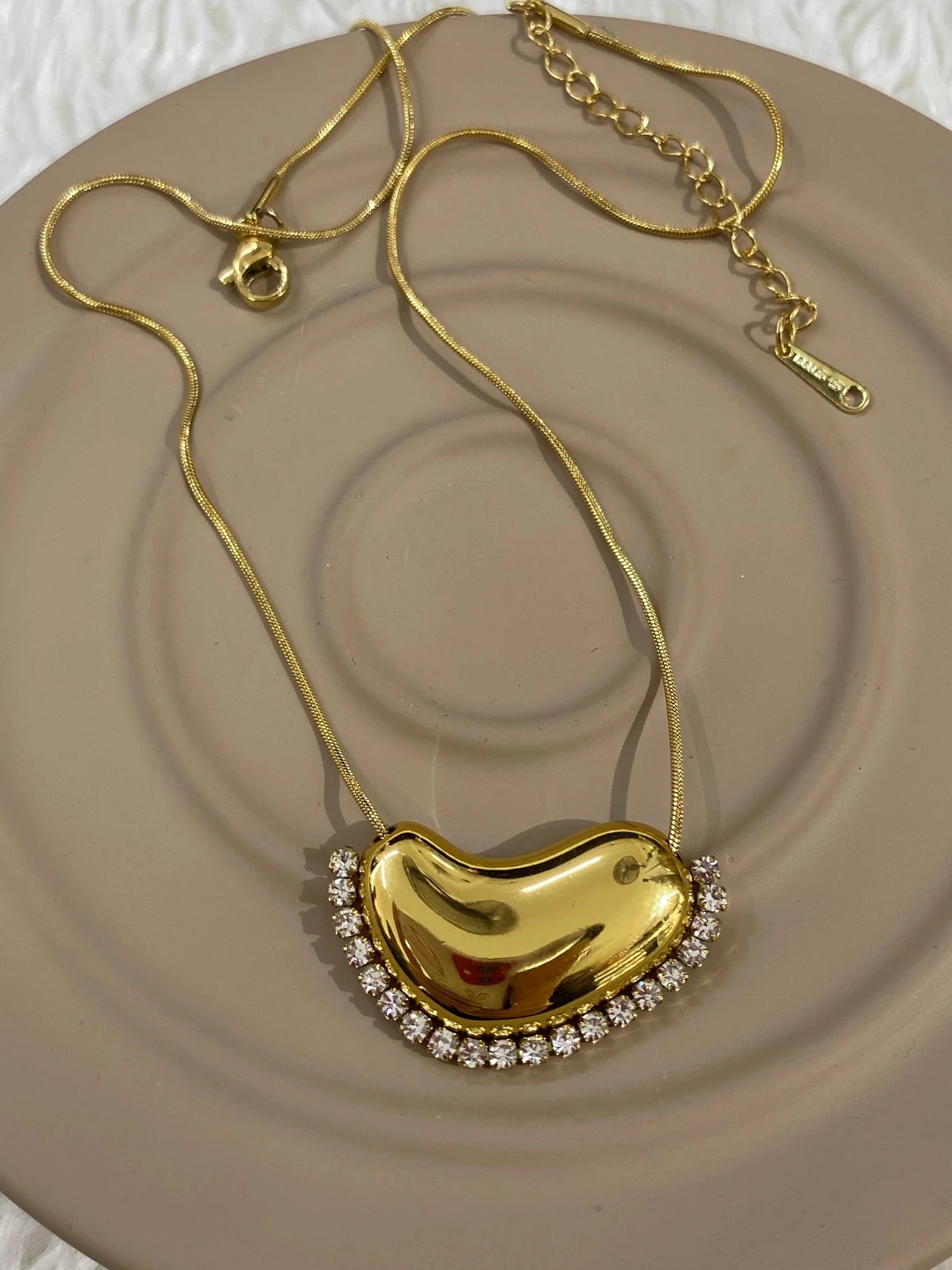 Çelik Şekilli Gold Zirkon Taşlı Kolye