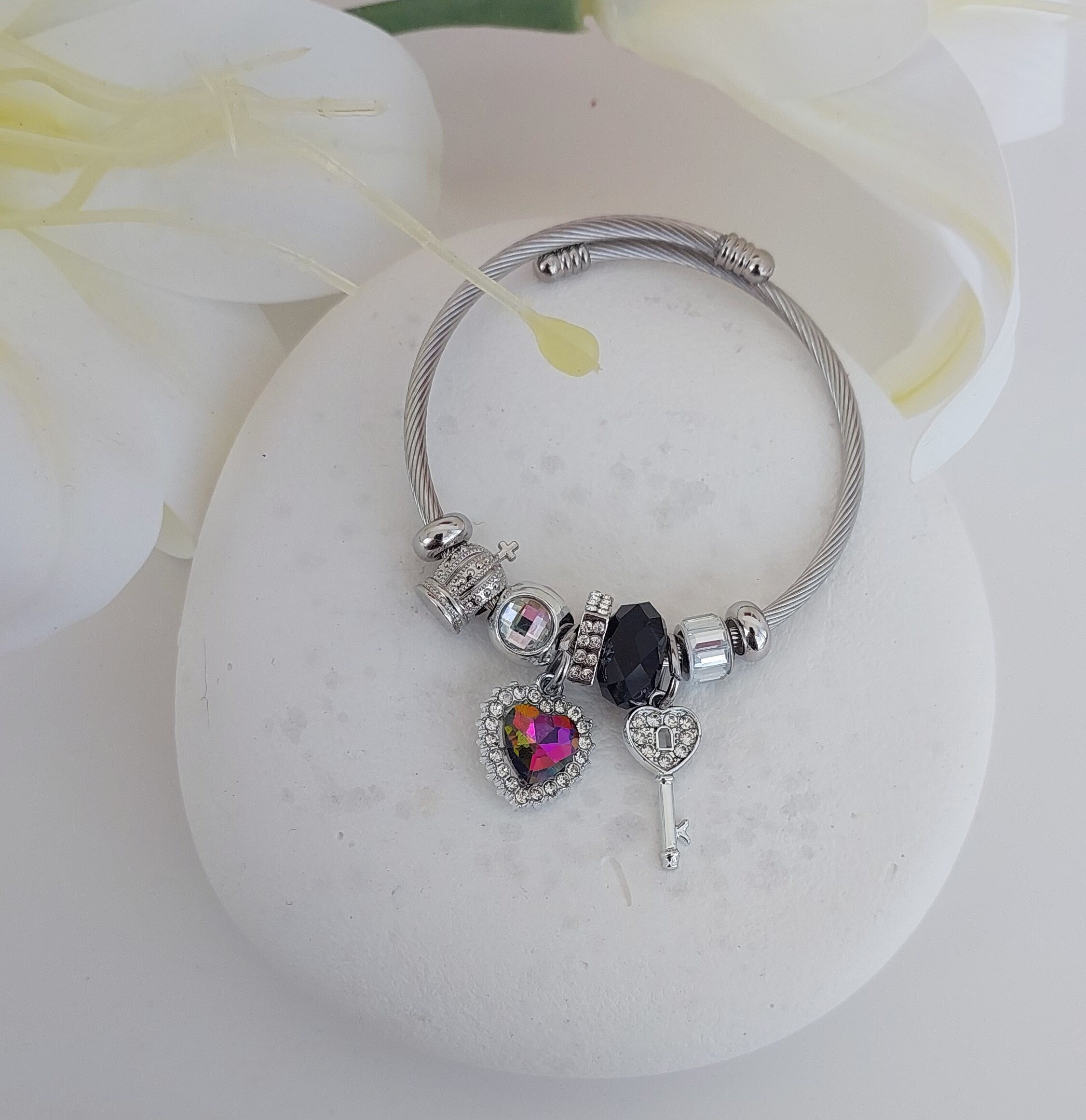Çelik Kalp Detaylı Zirkon Taşlı Silver Charmlı Pandora Bileklik