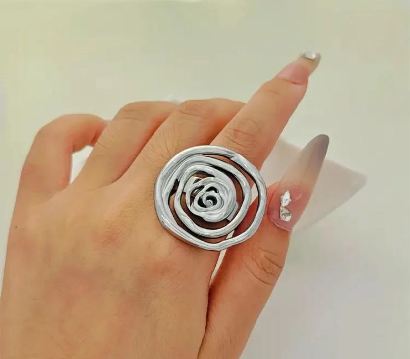 Çelik Ezme Model Çiçek Figürlü Silver Yüzük