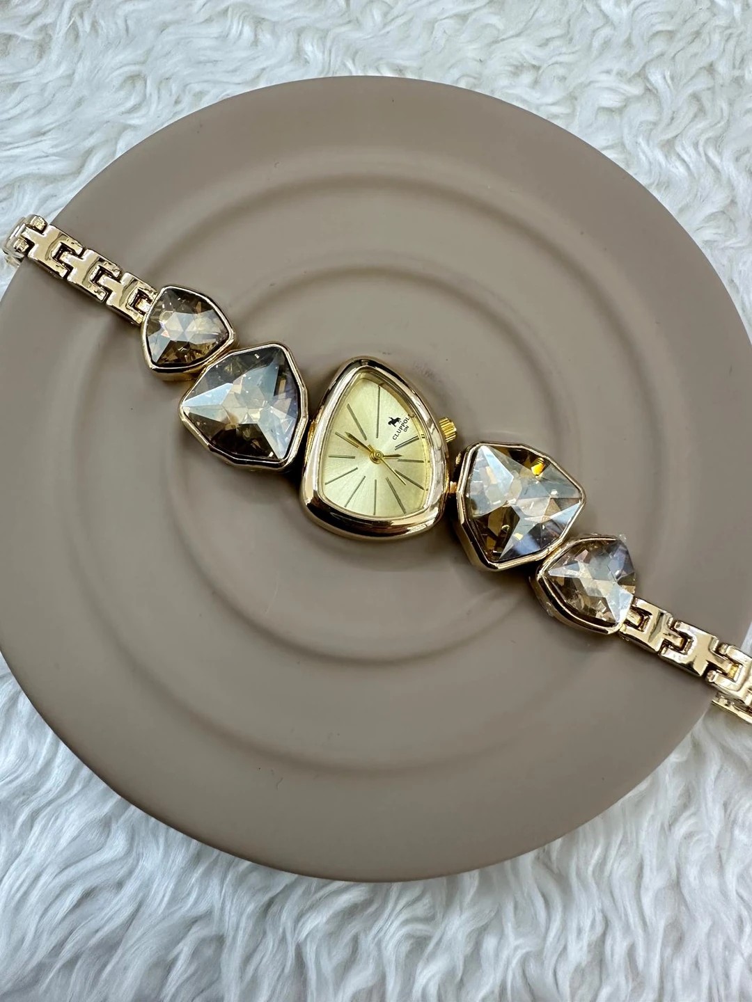 Kadın Çelik Beyaz Zirkon Taşlı Etnik Desen Gold Saat