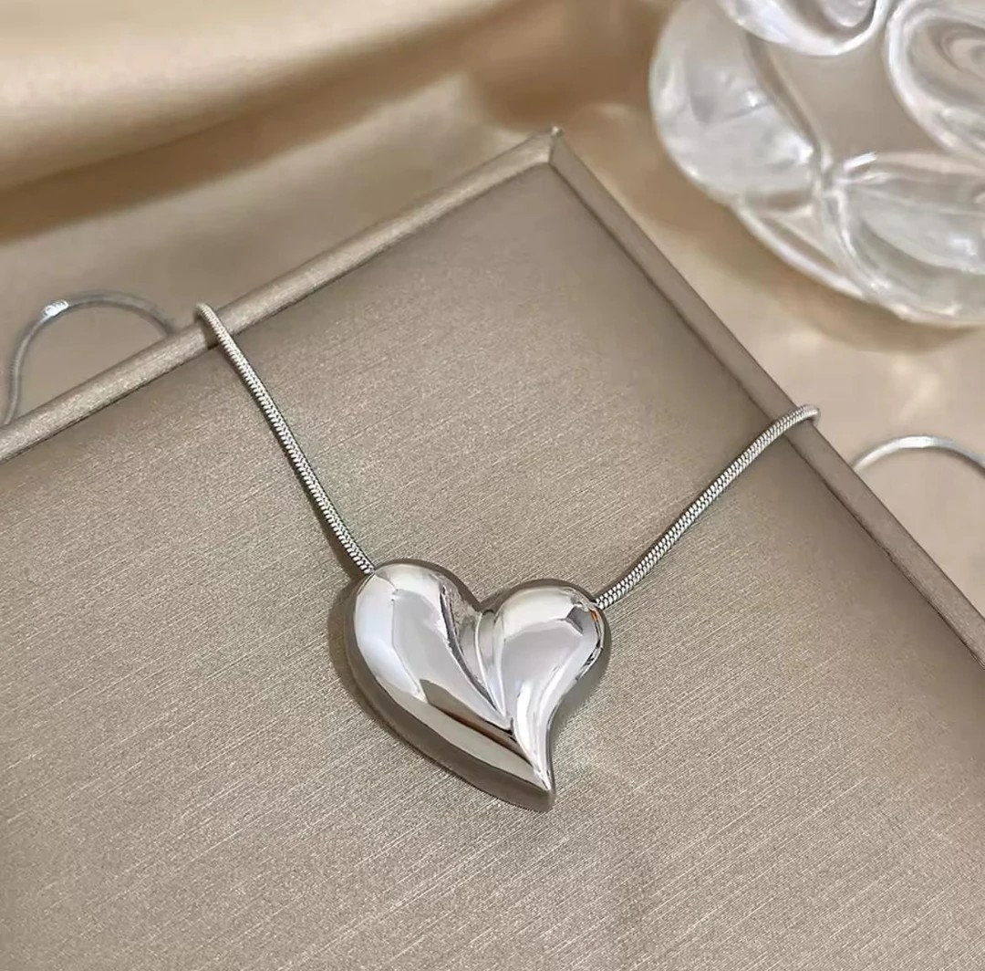Çelik Silver Kalp Detaylı Kolye