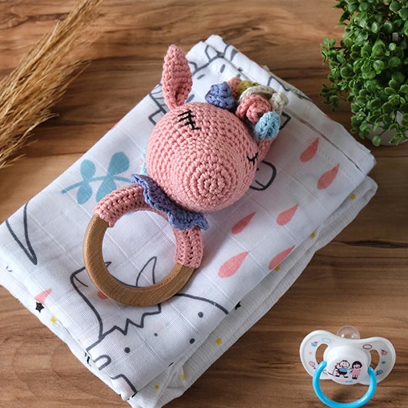 Amigurumi  %100 Organik Akçaağaç Diş Kaşıyıcılı Çıngırak El Örgüsü Unicorn Oyuncak Pembe MKN.0062