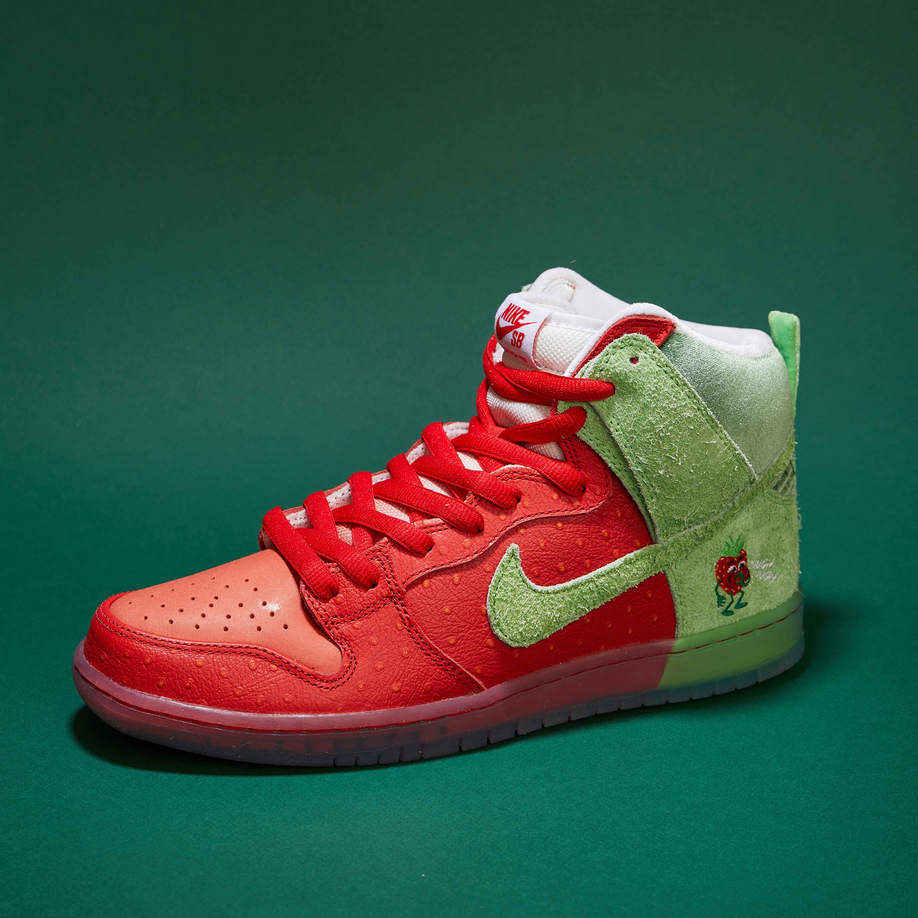 Dunk High SB 'Strawberry Cough'