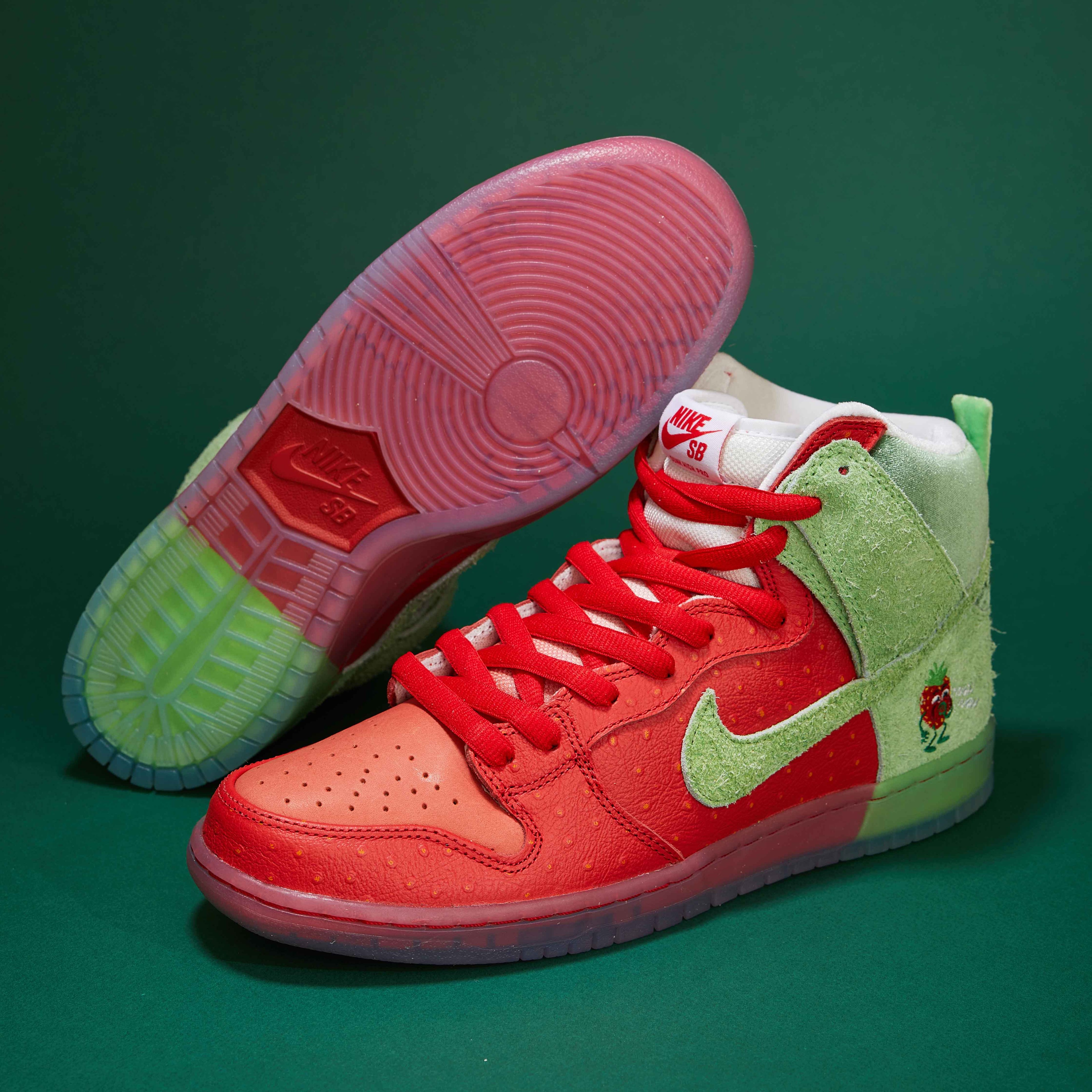 Dunk High SB 'Strawberry Cough'