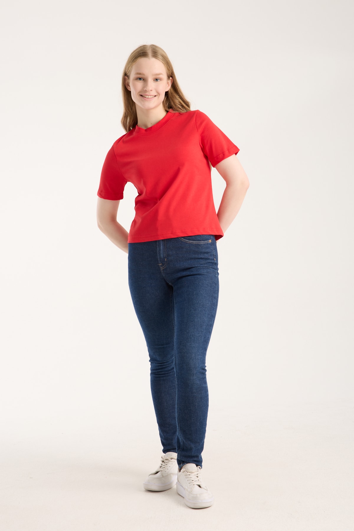 red basic woman tee