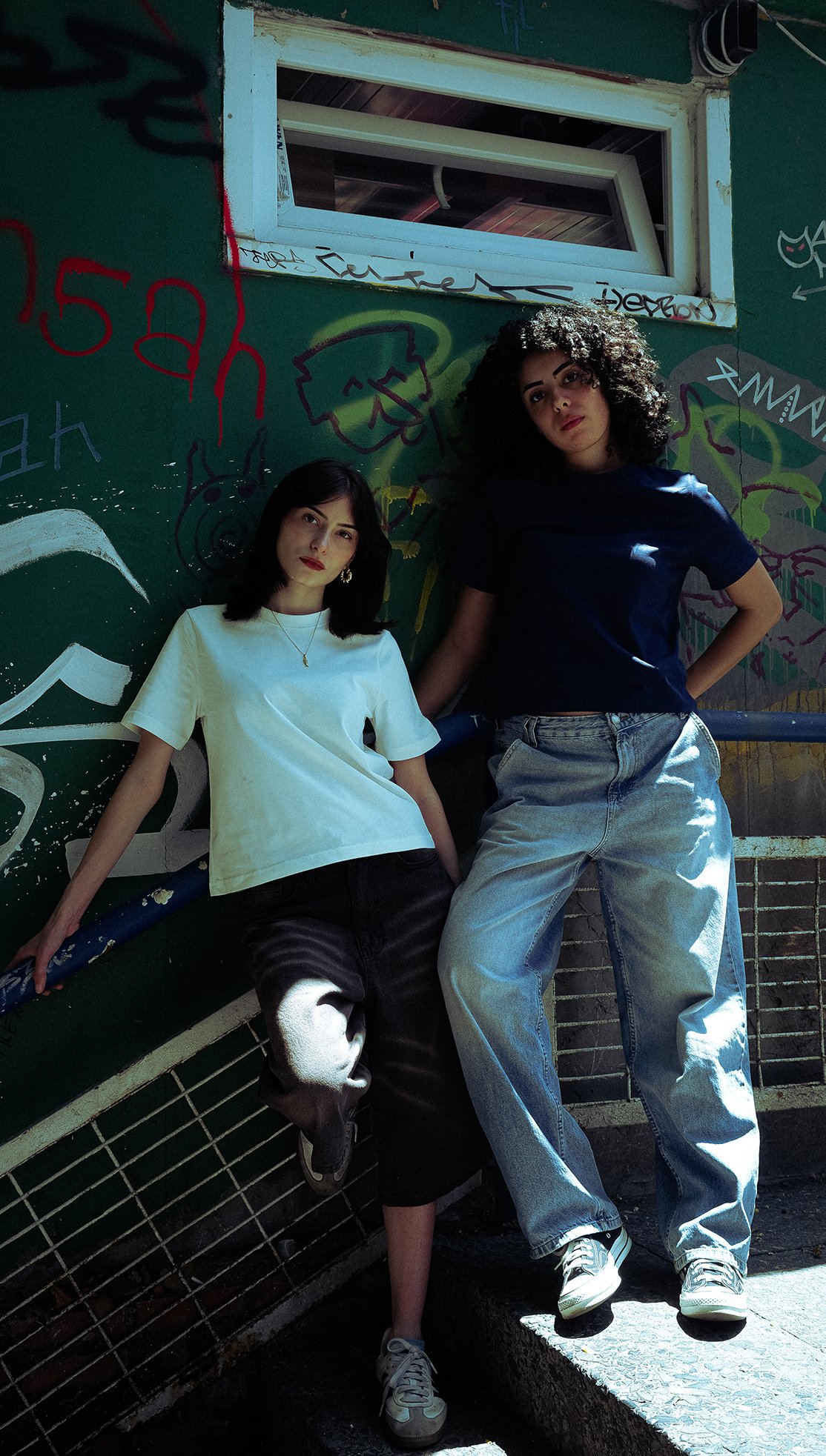 white basic women tee