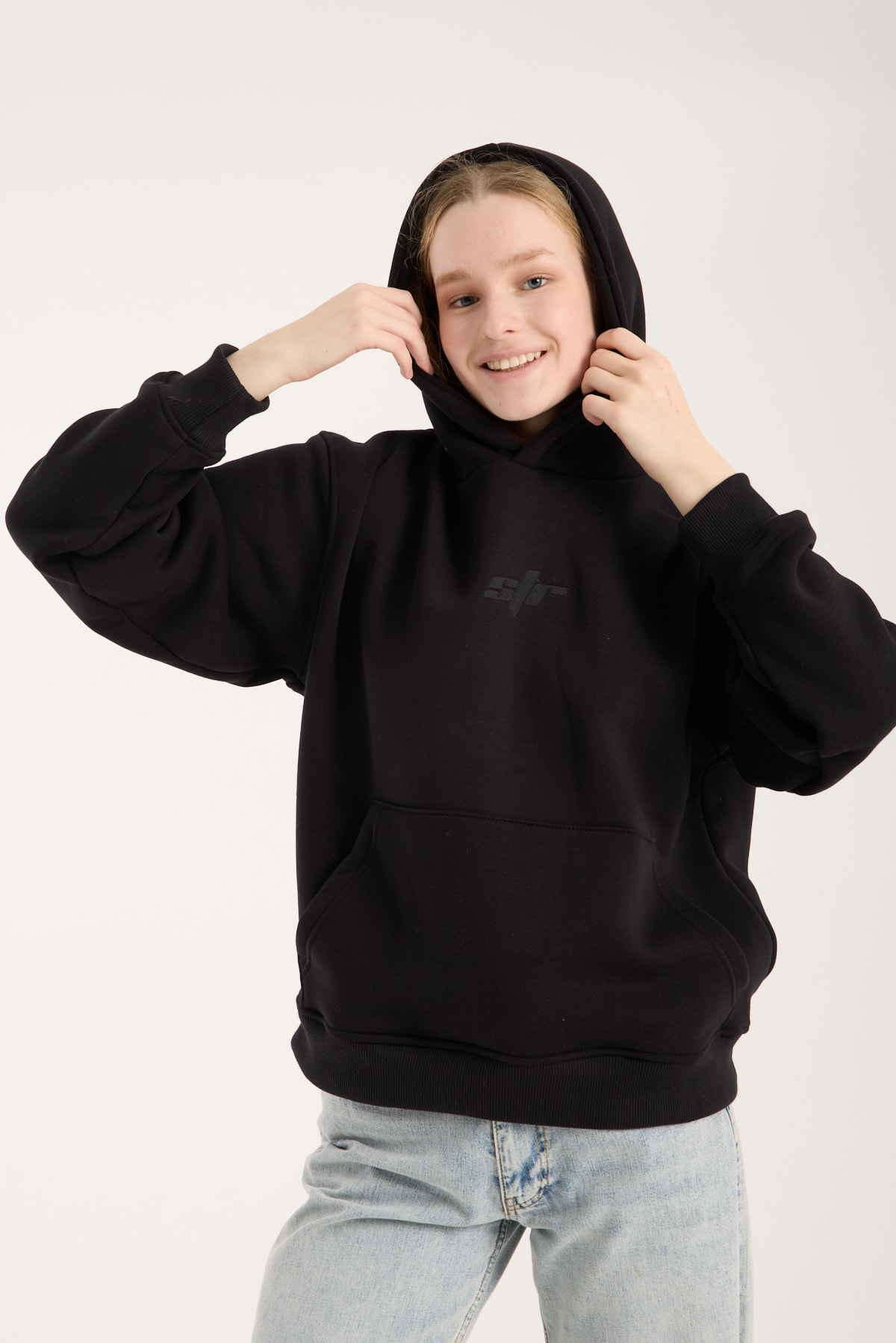 Siyah Nakışlı Oversized Hoodie