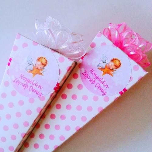 50 ADET KURDELELİ ETİKETLİ KÜLAHLI KIZ BEBEK MEVLÜT ŞEKERİ 30 gr M08